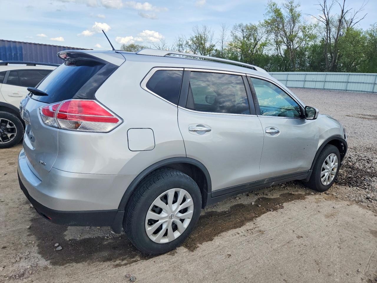 2016 Nissan Rogue S Silver vin: KNMAT2MVXGP728181