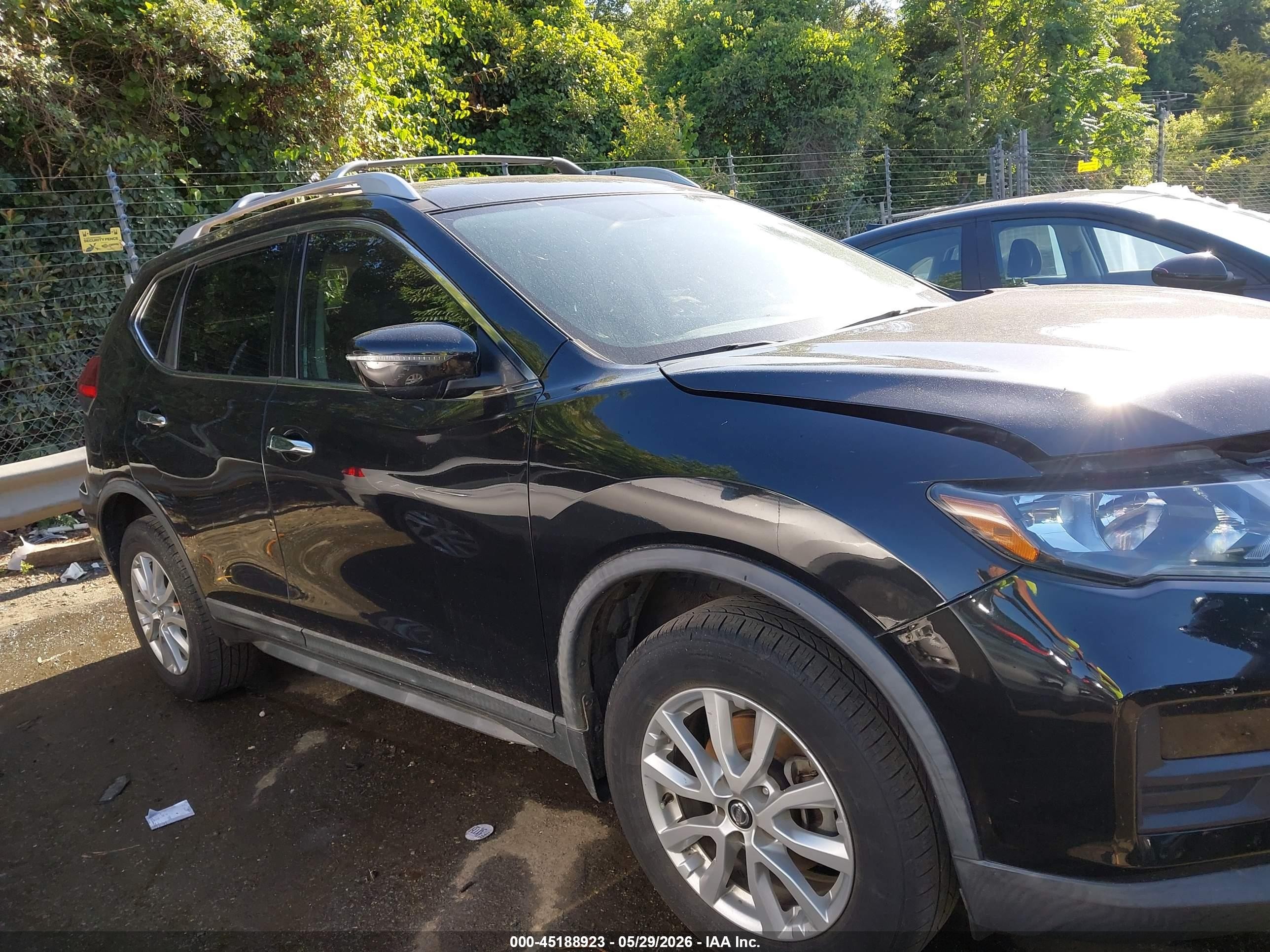 2017 Nissan Rogue Sv Black vin: KNMAT2MVXHP606440