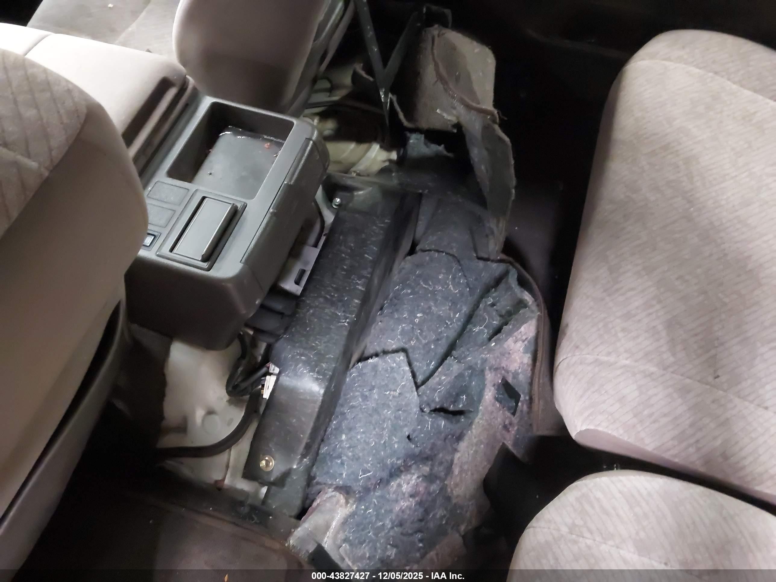 1997 Toyota Hiace Supe   Серебряный vin: KZH1060028710    