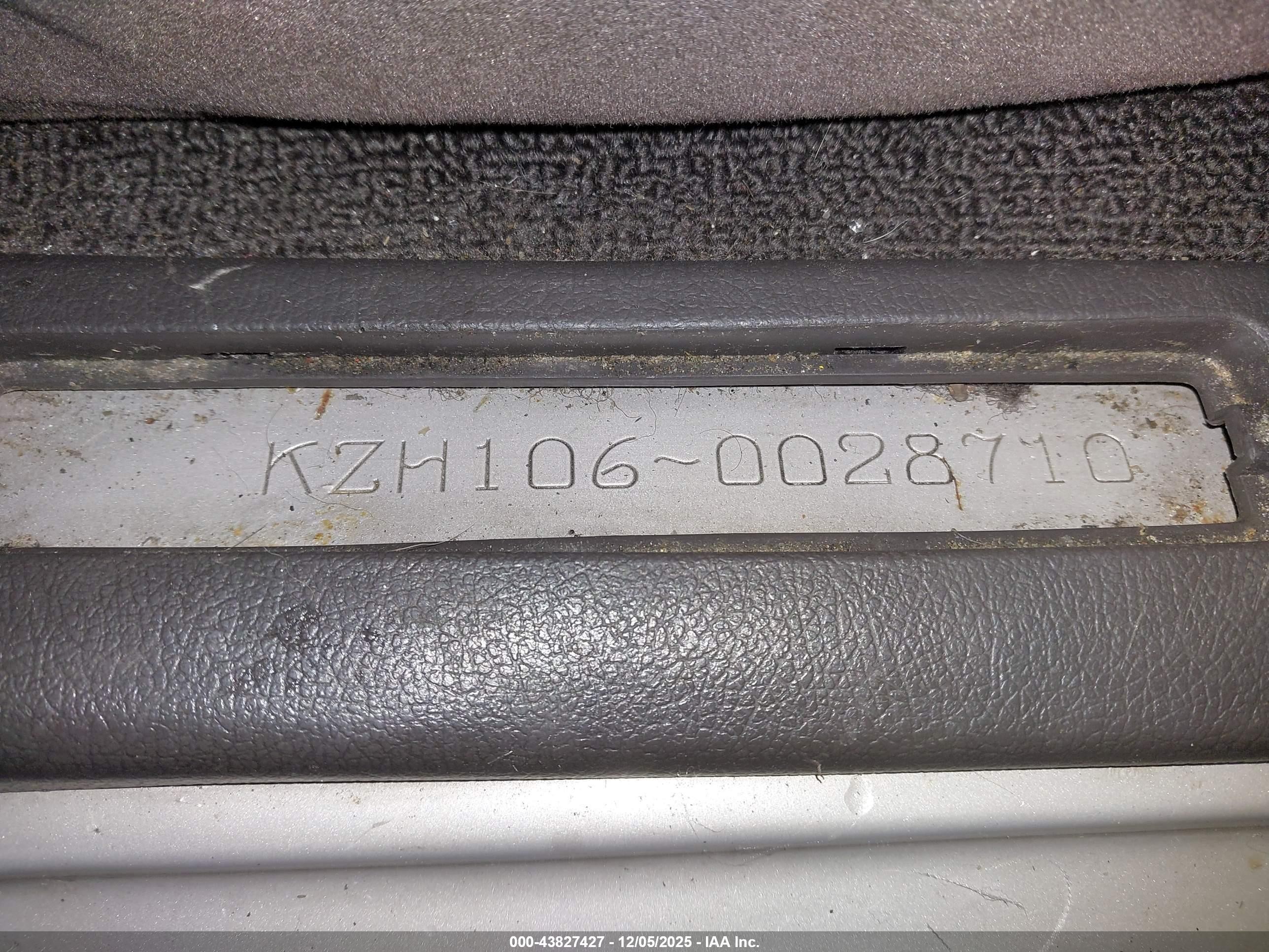 1997 Toyota Hiace Supe   Серебряный vin: KZH1060028710    