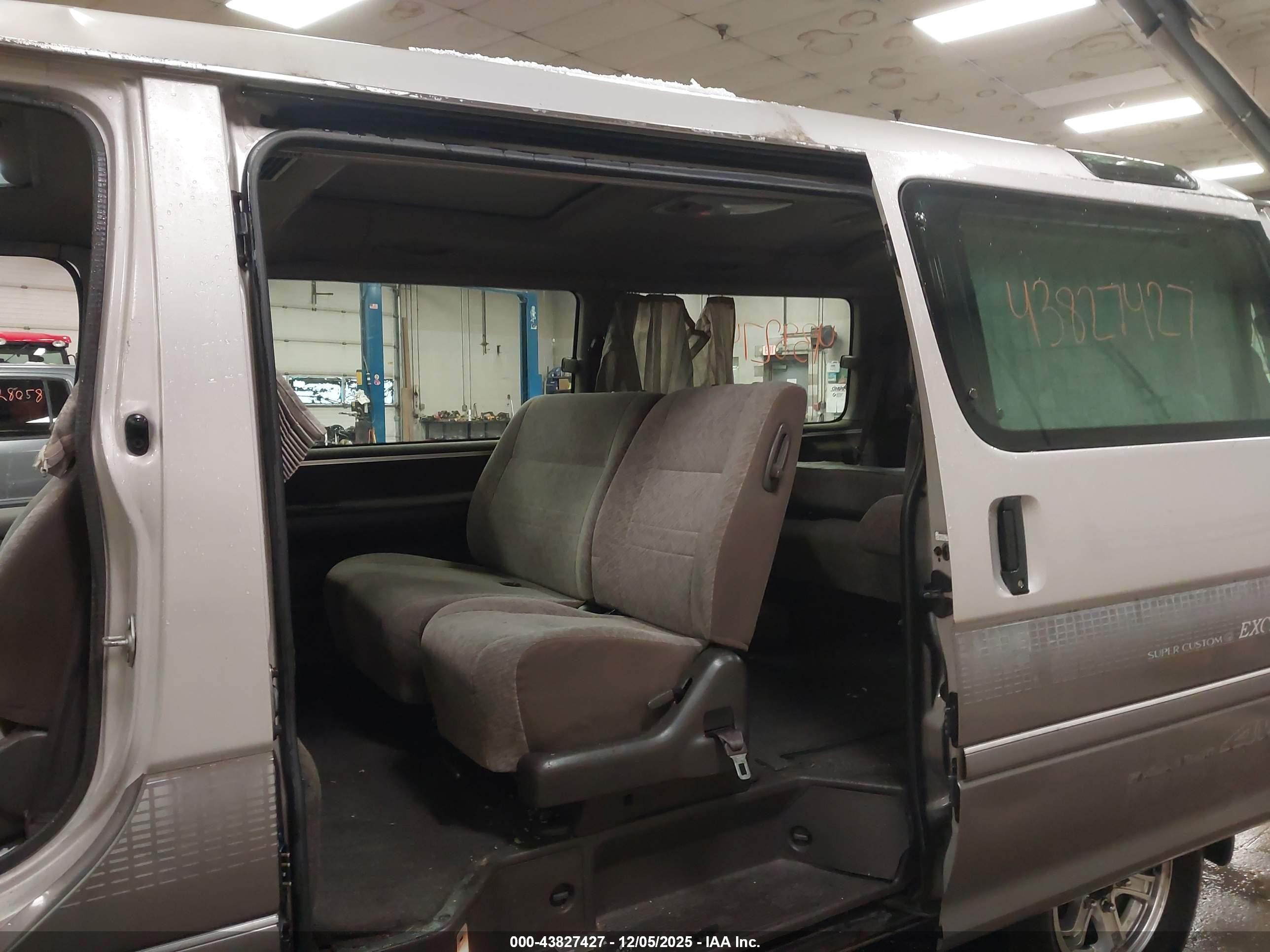 1997 Toyota Hiace Supe   Серебряный vin: KZH1060028710    