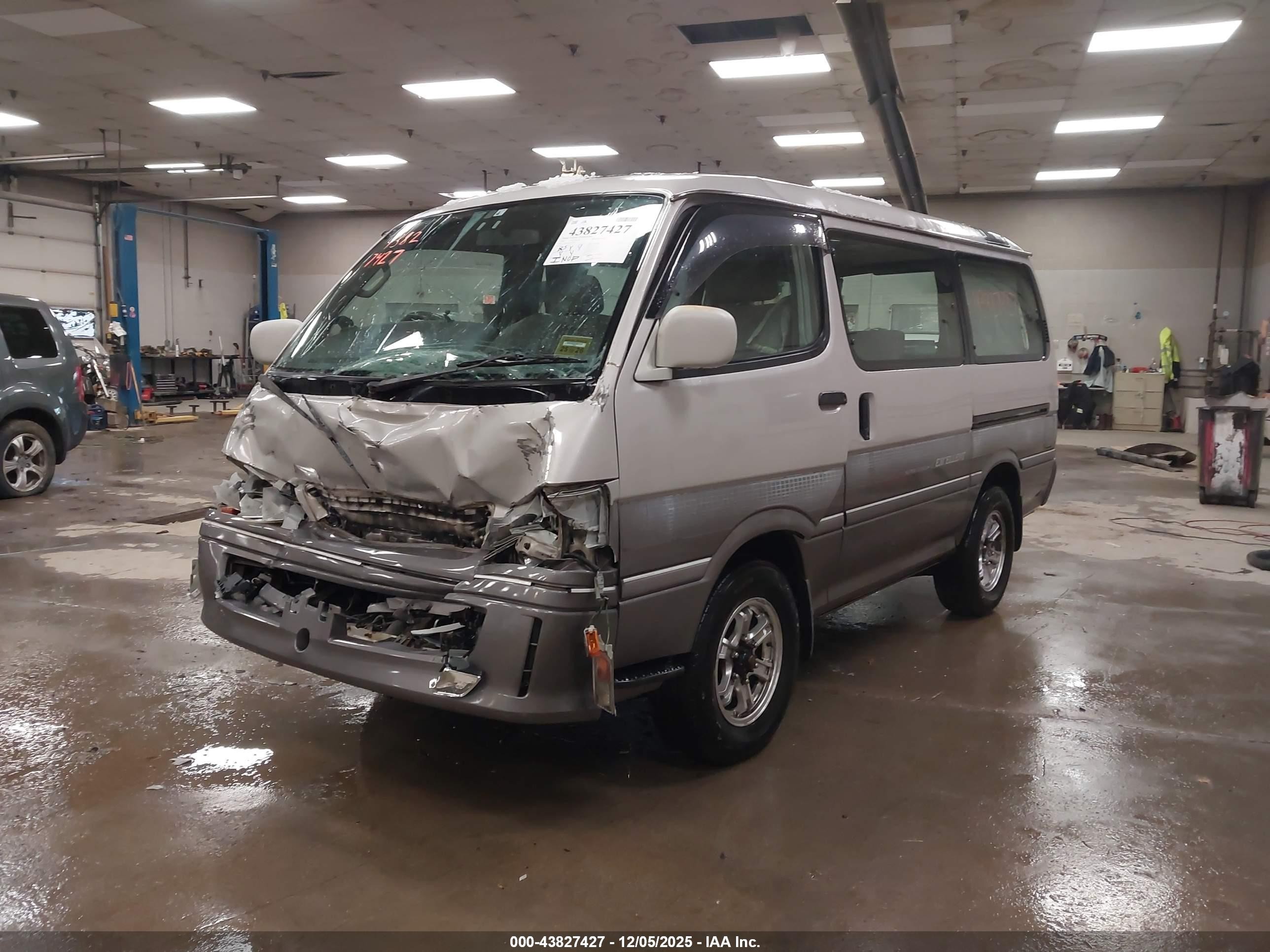 1997 Toyota Hiace Supe   Серебряный vin: KZH1060028710    