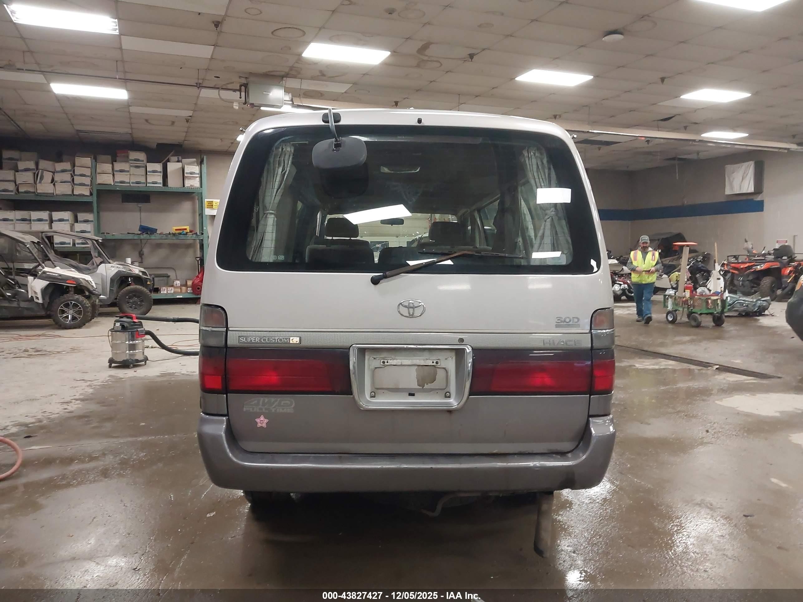 1997 Toyota Hiace Supe   Серебряный vin: KZH1060028710    