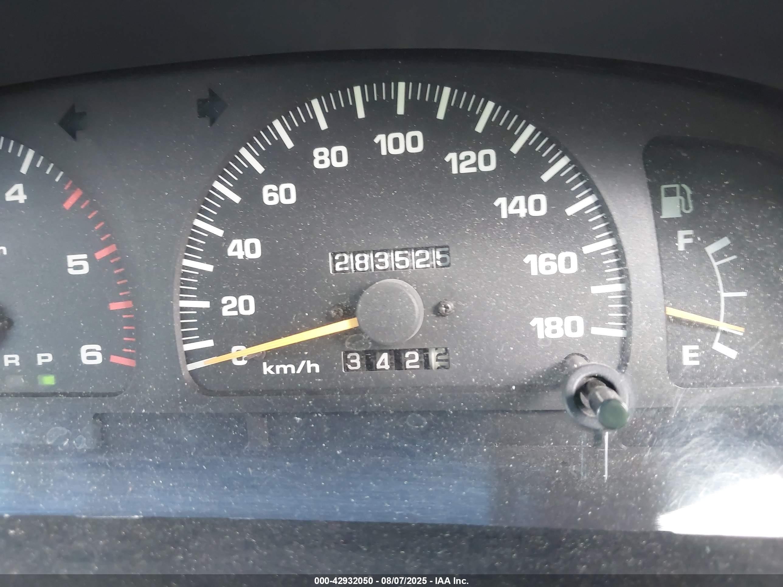 1998 Toyota Hilux   Белый vin: KZN1859025915    