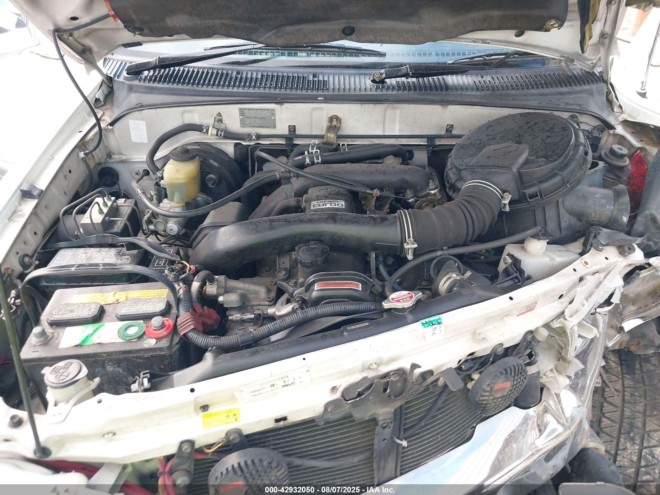 1998 Toyota Hilux   Белый vin: KZN1859025915    
