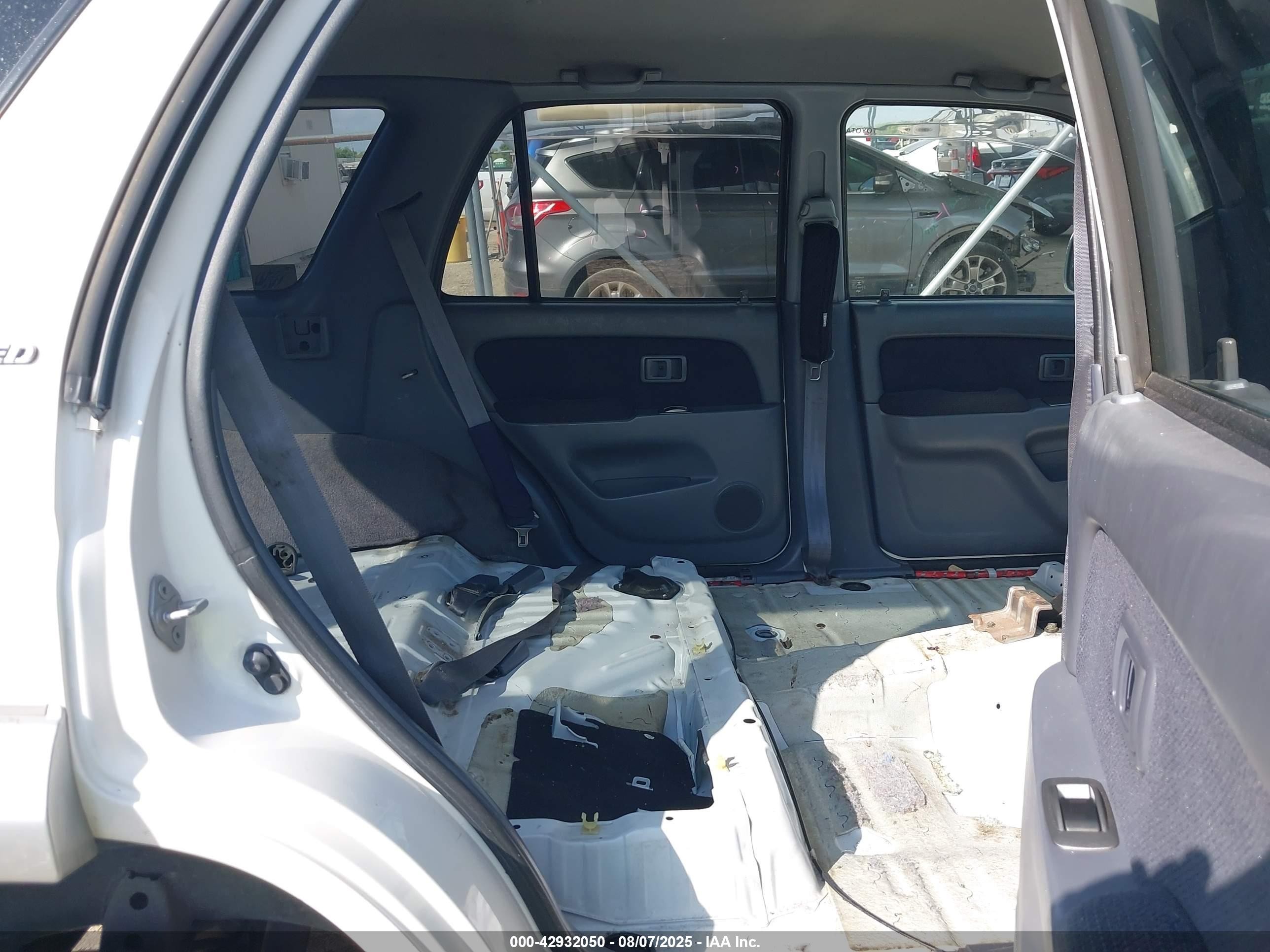 1998 Toyota Hilux   Белый vin: KZN1859025915    
