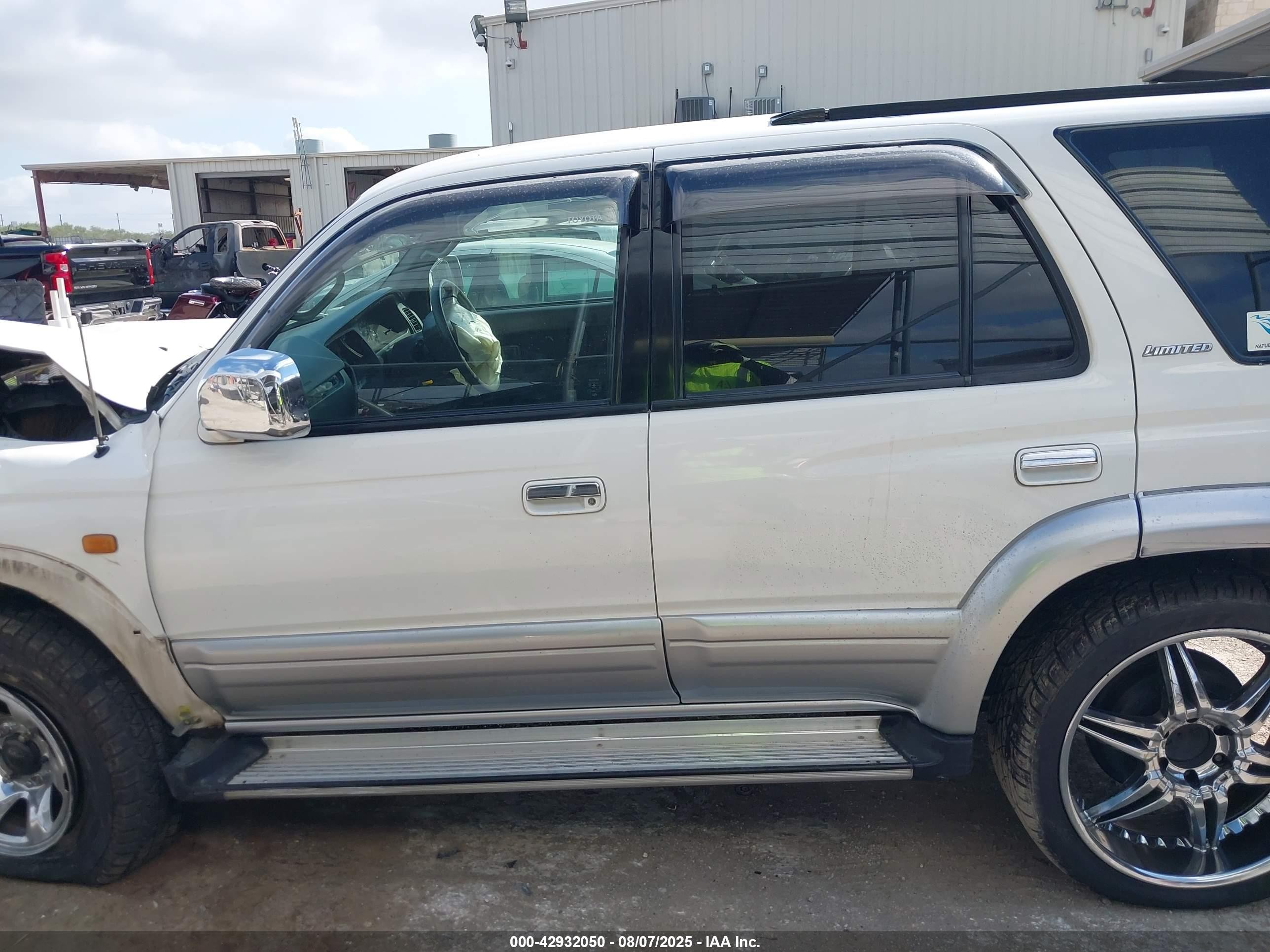 1998 Toyota Hilux   Белый vin: KZN1859025915    