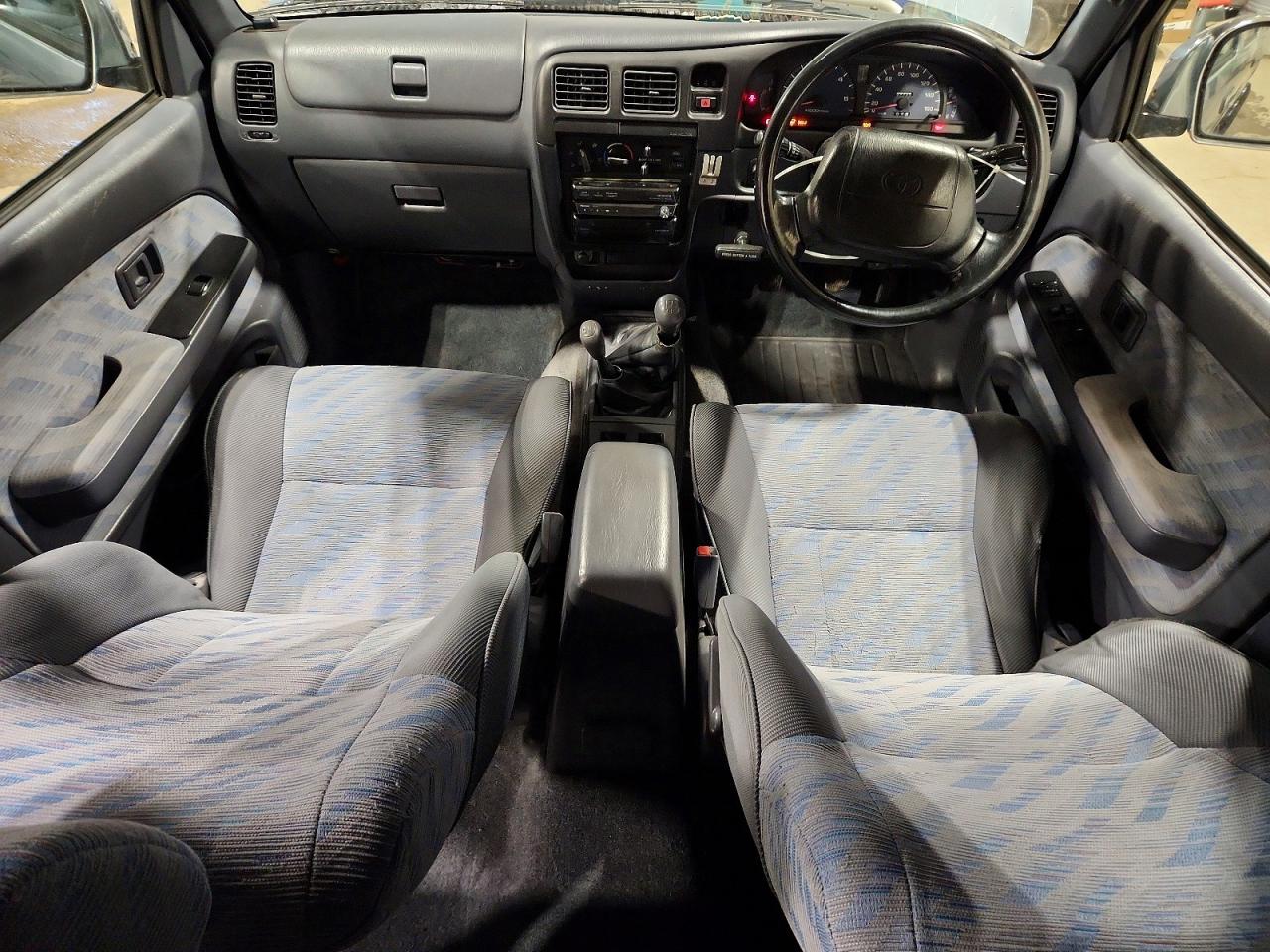 1998 Toyota Hilux Blue vin: LN1670008033