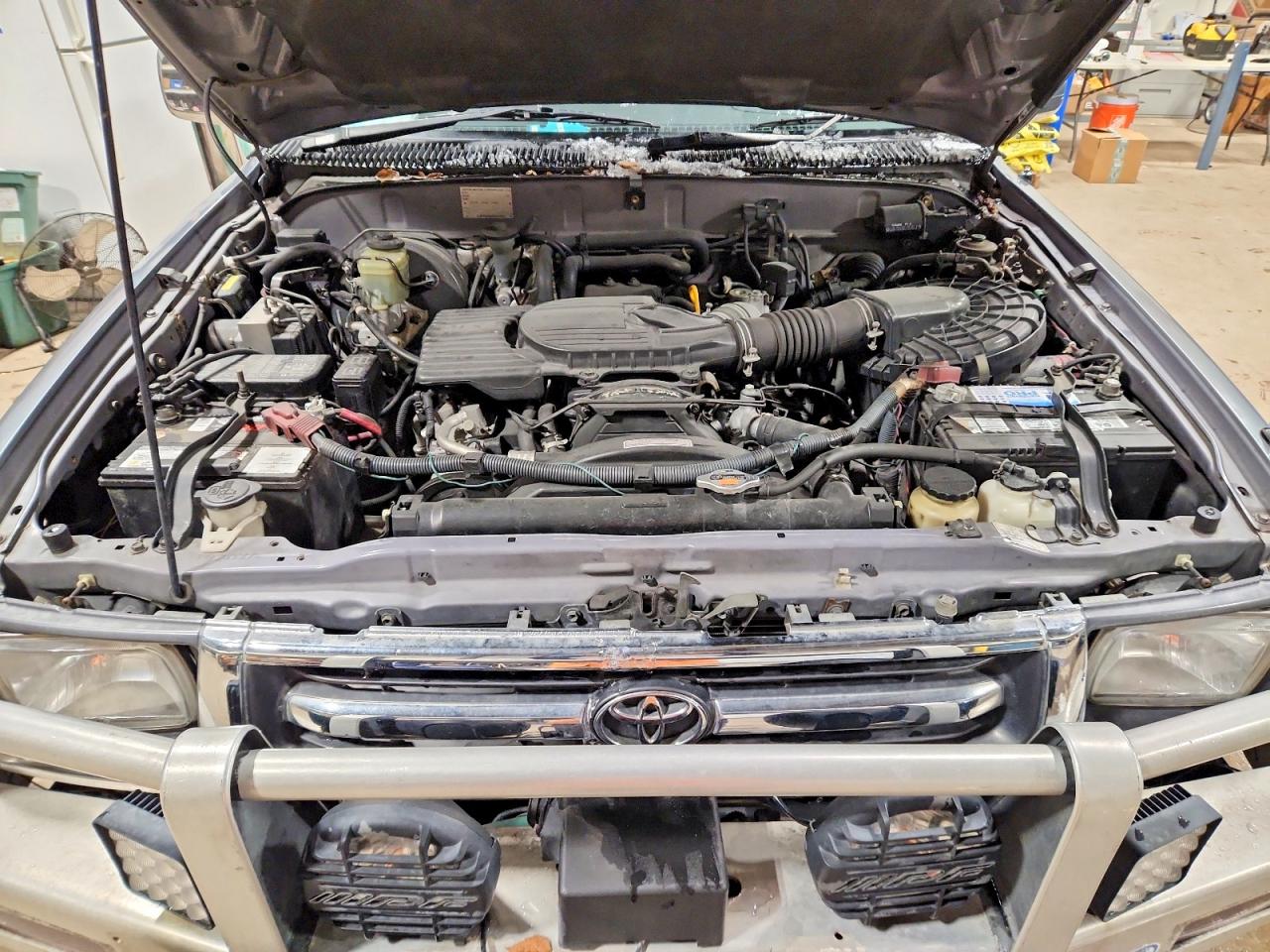 1998 Toyota Hilux Blue vin: LN1670008033