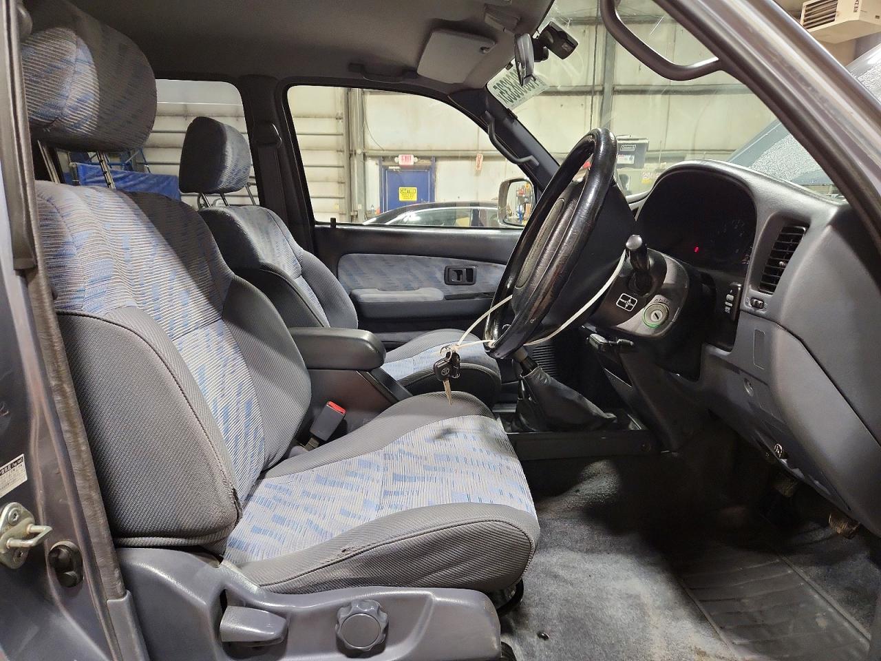 1998 Toyota Hilux Blue vin: LN1670008033