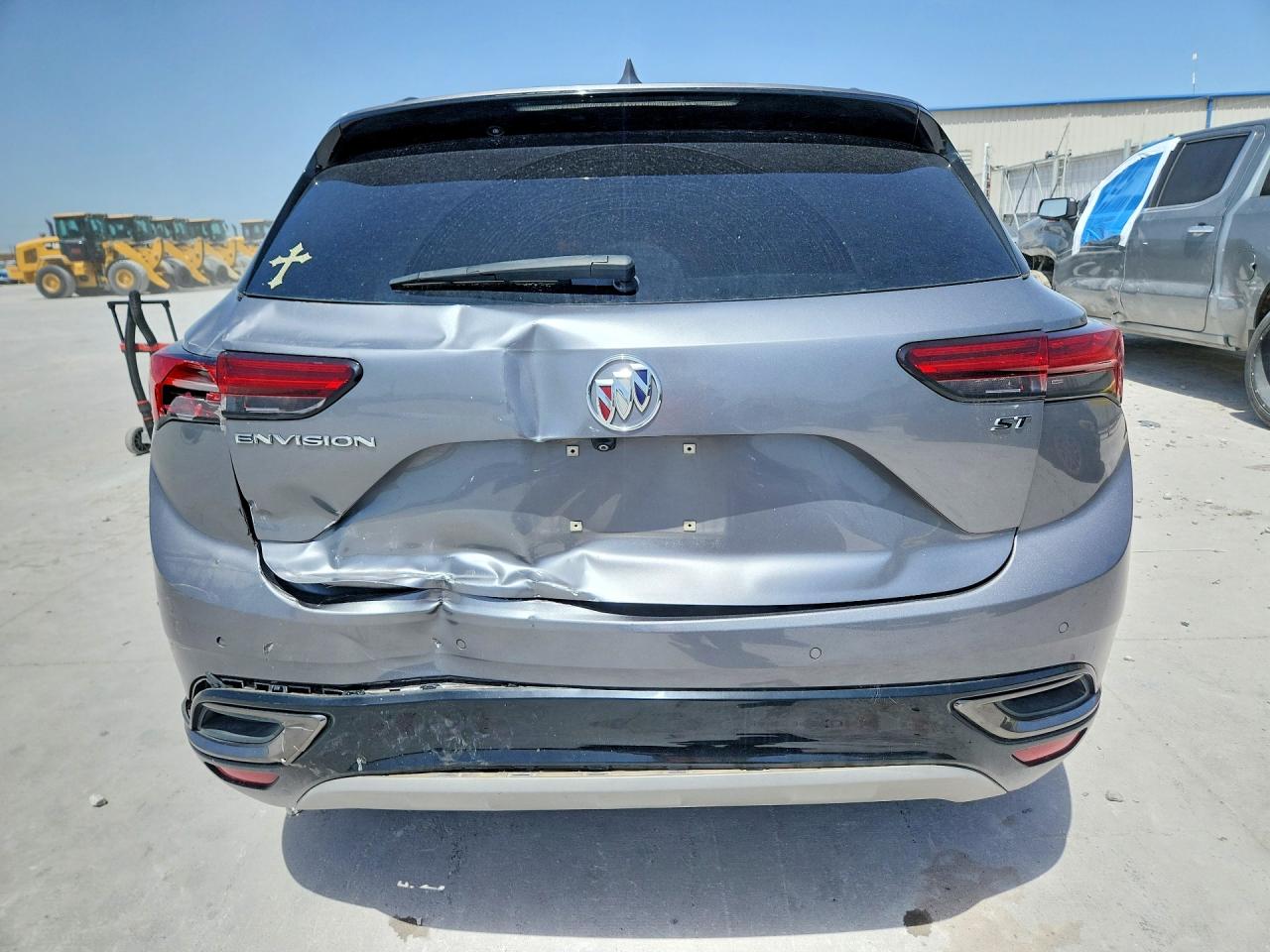 2022 Buick Envision Preferred Silver vin: LRBAZLR43ND068454