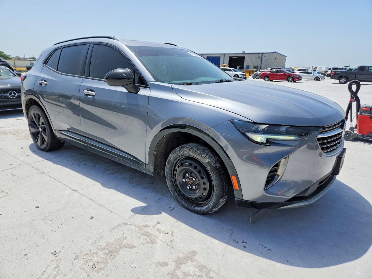 2022 Buick Envision Preferred Silver vin: LRBAZLR43ND068454