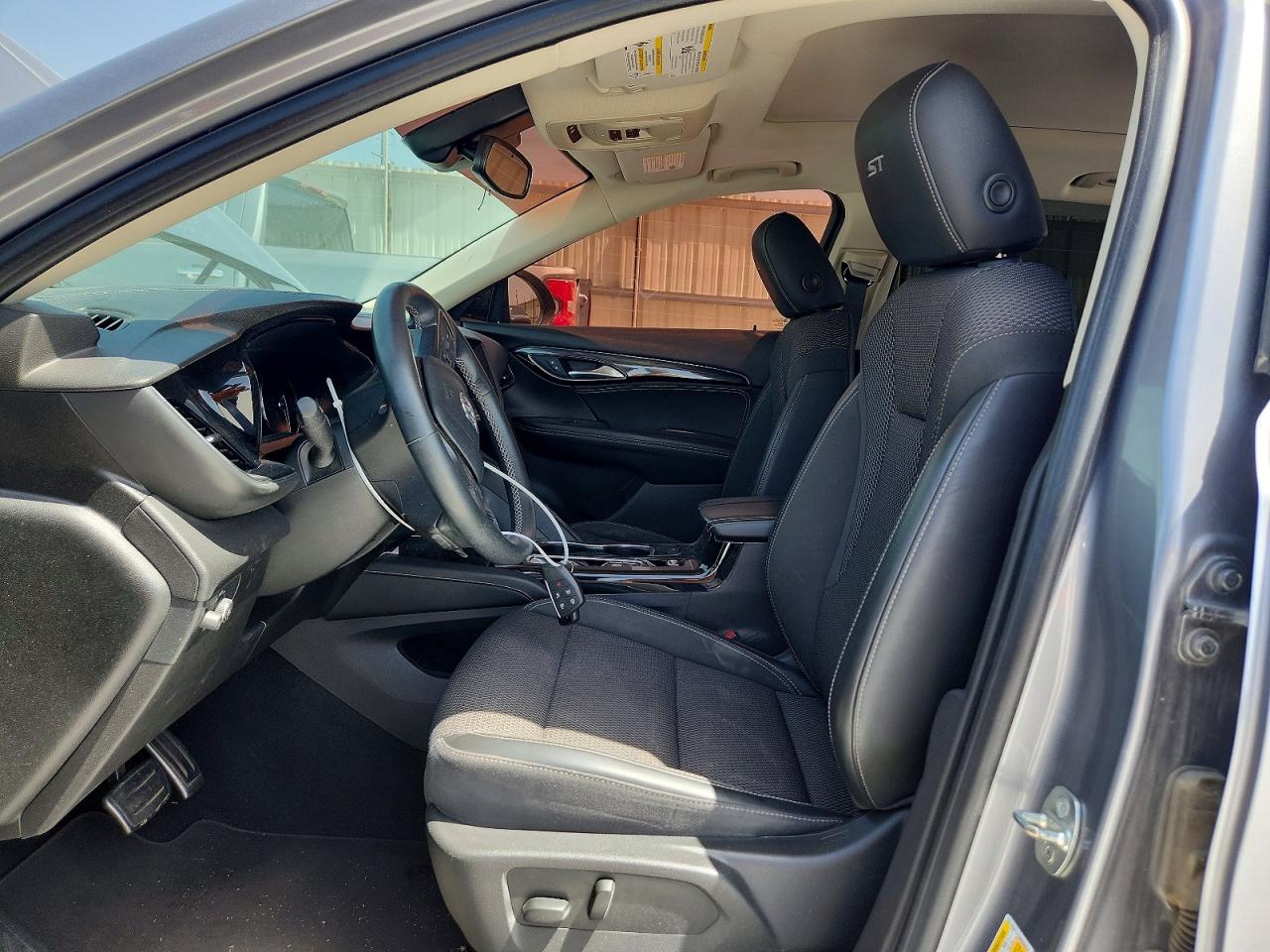 2022 Buick Envision Preferred Silver vin: LRBAZLR43ND068454