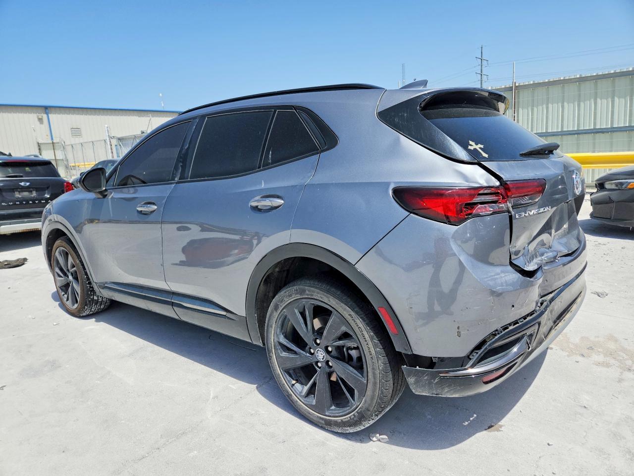 2022 Buick Envision Preferred Silver vin: LRBAZLR43ND068454