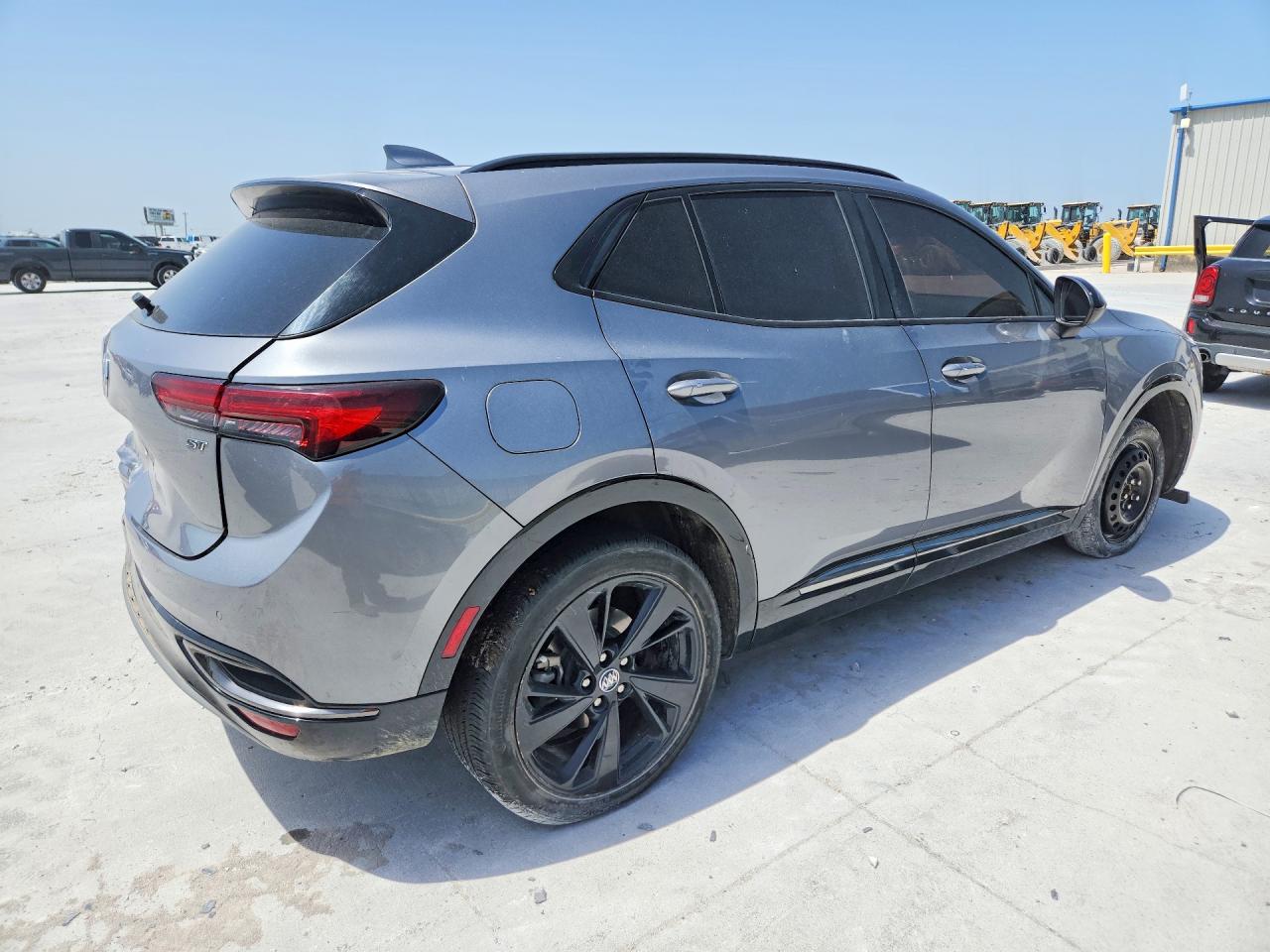2022 Buick Envision Preferred Silver vin: LRBAZLR43ND068454