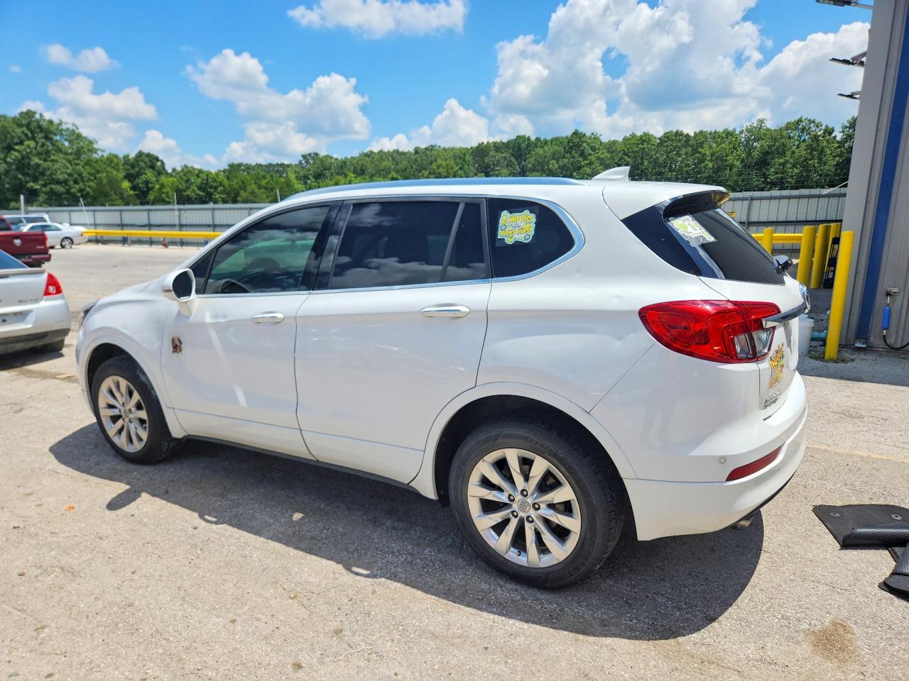 2018 Buick Envision Essence White vin: LRBFX2SA1JD082286