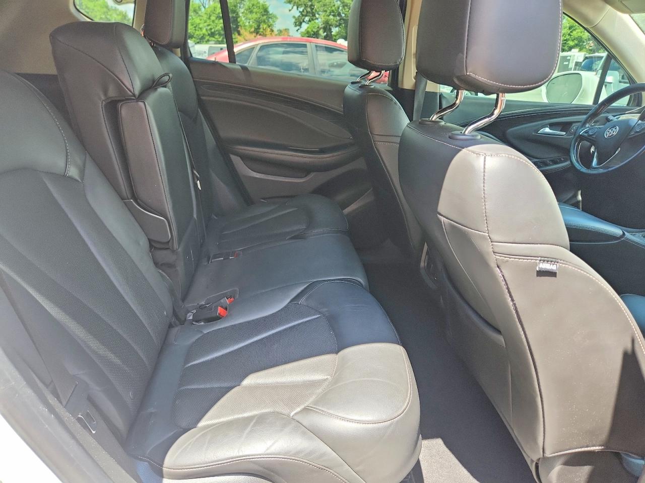 2018 Buick Envision Essence White vin: LRBFX2SA1JD082286