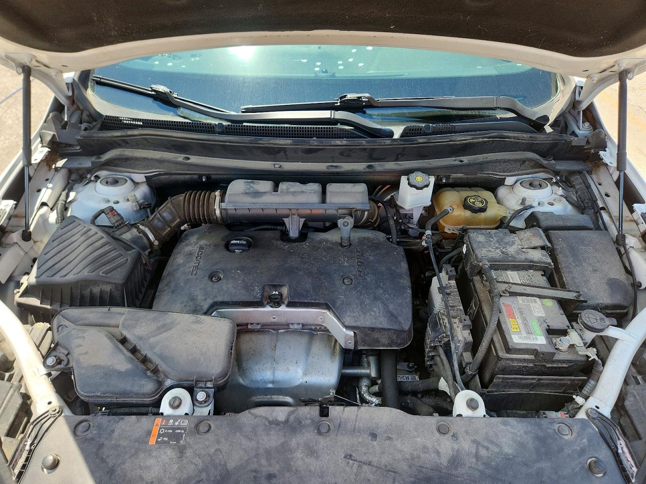 2018 Buick Envision Essence White vin: LRBFX2SA1JD082286