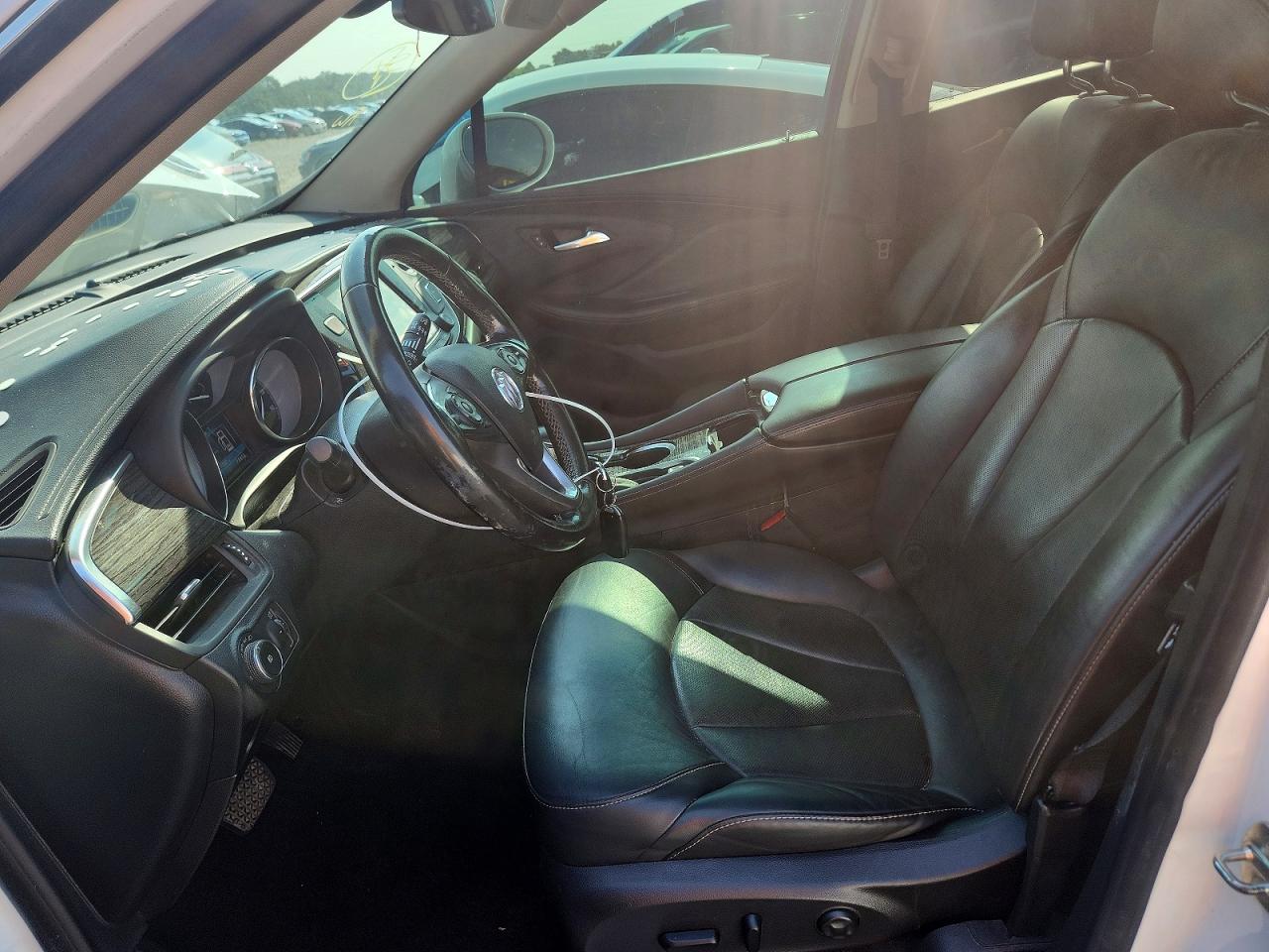 2018 Buick Envision Essence White vin: LRBFX2SA1JD082286