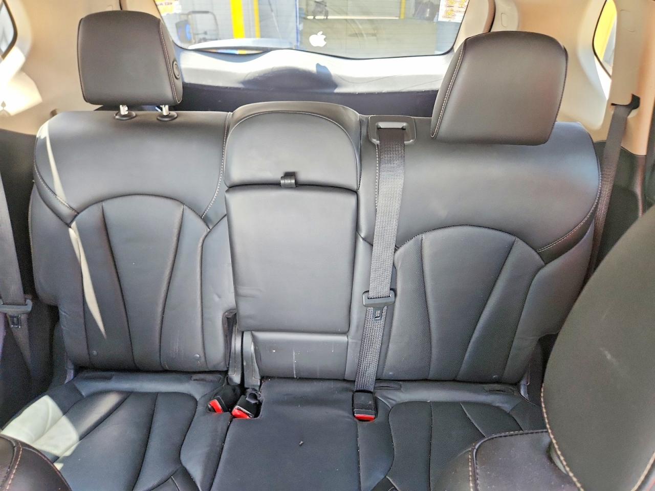 2018 Buick Envision Essence White vin: LRBFX2SA1JD082286