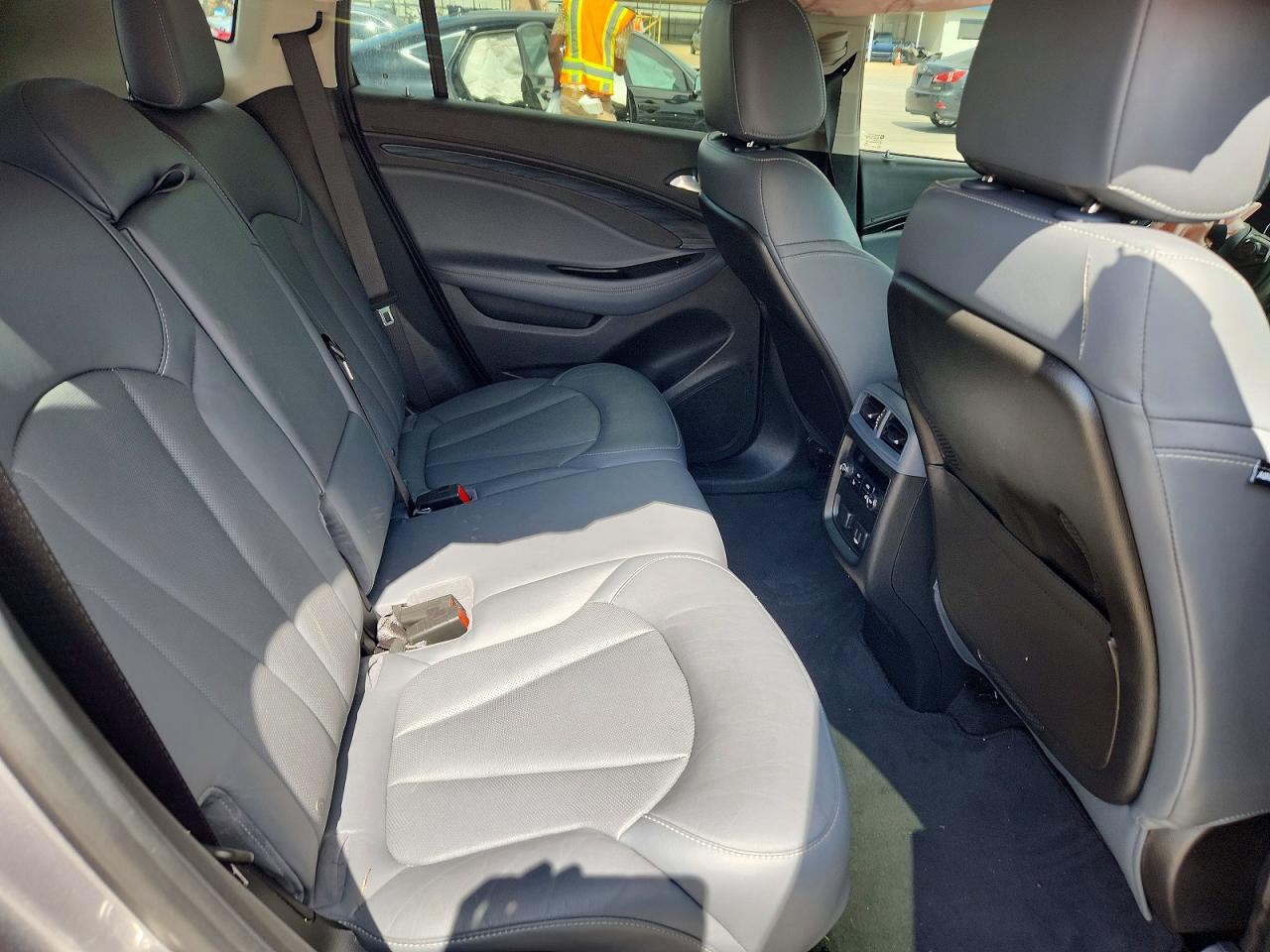2019 Buick Envision Premium Ii Silver vin: LRBFX4SX0KD010027