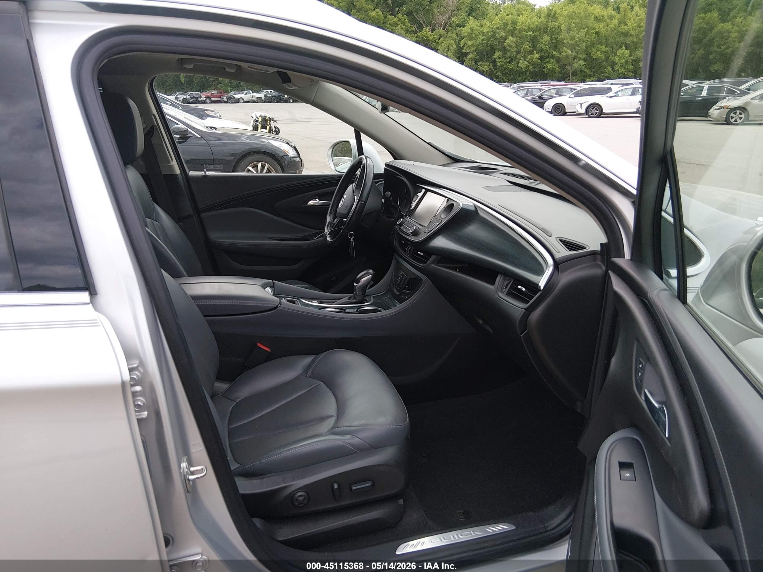2019 Buick Envision Awd Premium Ii Silver vin: LRBFX4SX9KD087527
