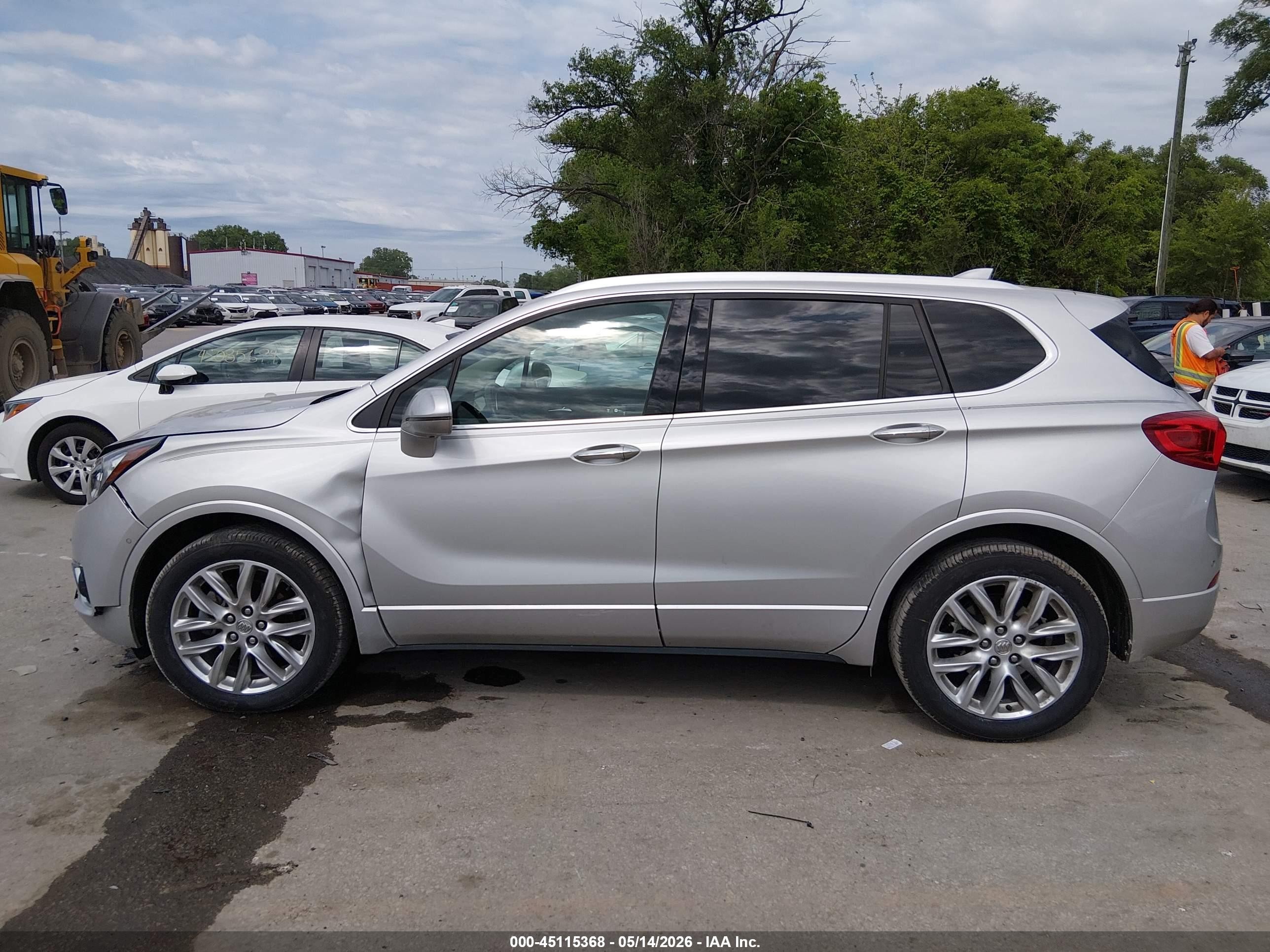 2019 Buick Envision Awd Premium Ii Silver vin: LRBFX4SX9KD087527