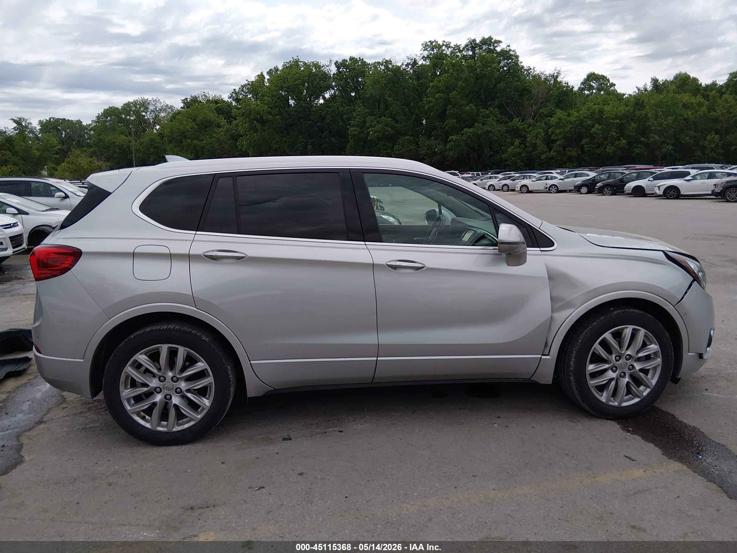 2019 Buick Envision Awd Premium Ii Silver vin: LRBFX4SX9KD087527