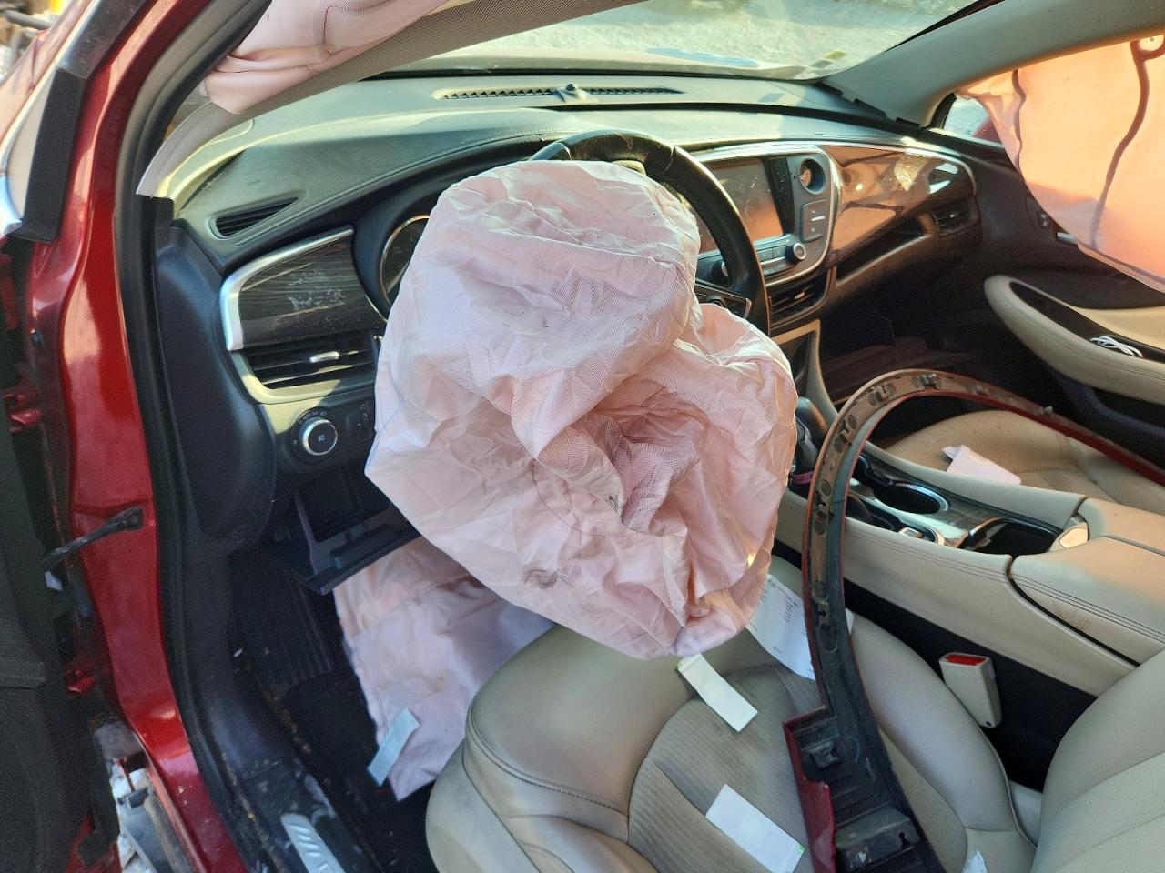 2020 Buick Envision Preferred Red vin: LRBFXBSA5LD018707