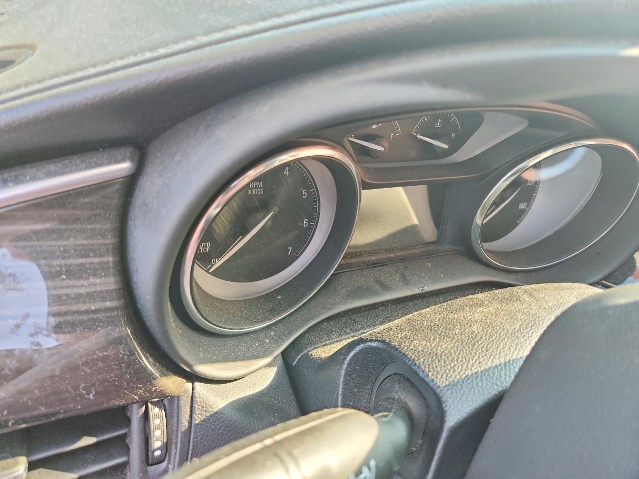 2020 Buick Envision Preferred Red vin: LRBFXBSA5LD018707