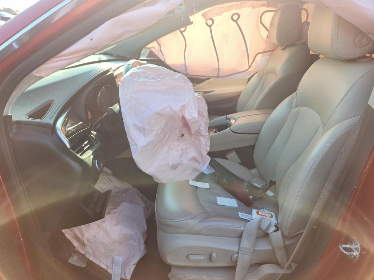 2020 Buick Envision Preferred Red vin: LRBFXBSA5LD018707