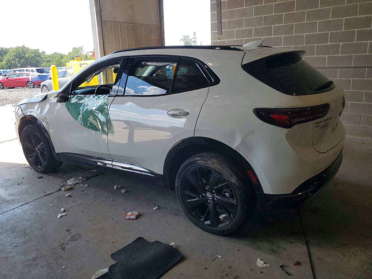 2023 Buick Envision Preferred White vin: LRBFZMR48PD024531