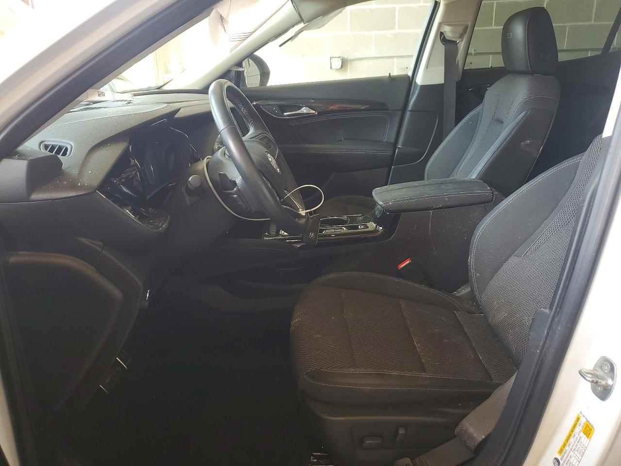 2023 Buick Envision Preferred White vin: LRBFZMR48PD024531