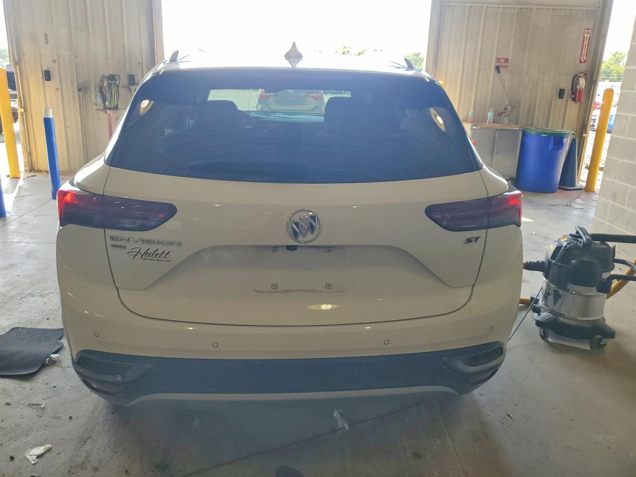 2023 Buick Envision Preferred White vin: LRBFZMR48PD024531
