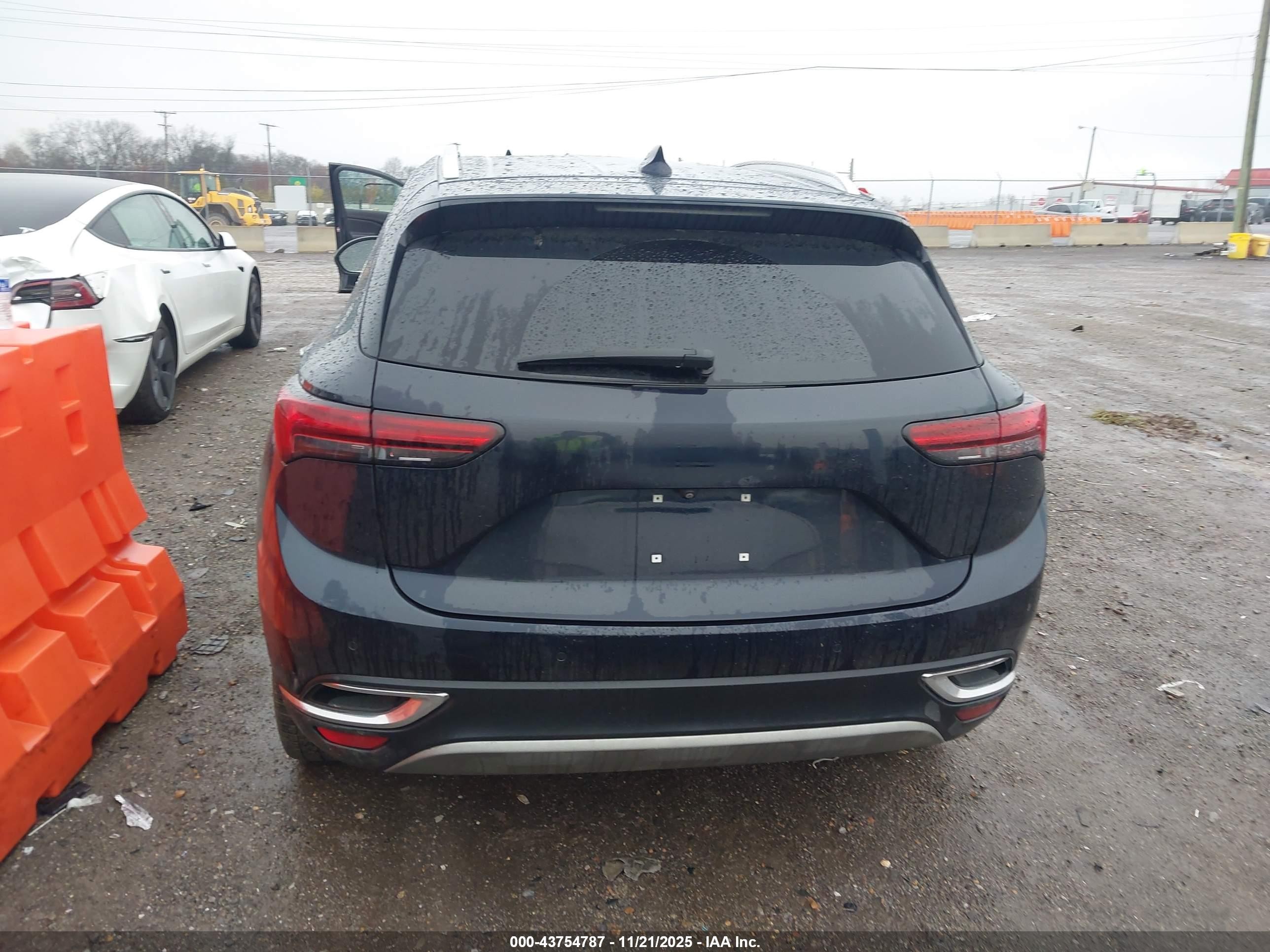 2021 Buick Envision Fwd Essence Черный vin: LRBFZNR42MD057476