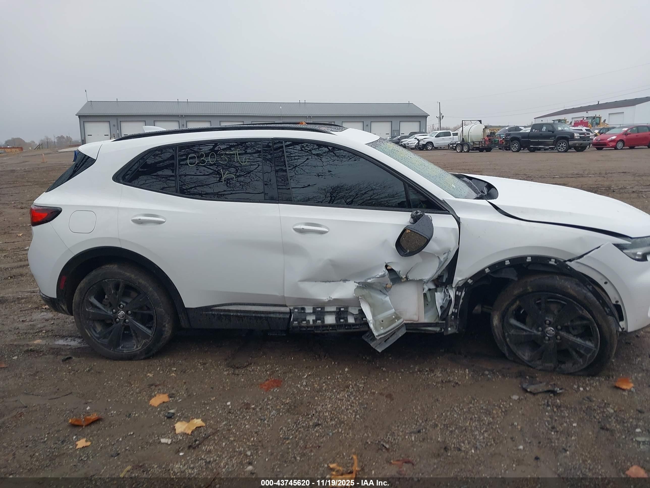 2022 Buick Envision Fwd Essence Белый vin: LRBFZNR44ND030376