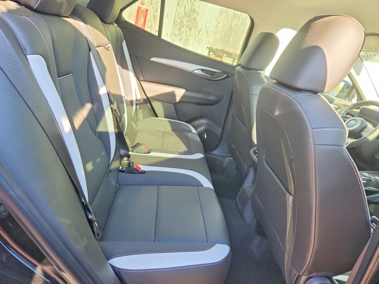 2024 Buick Envision Essence Угольный vin: LRBFZPE42RD070673
