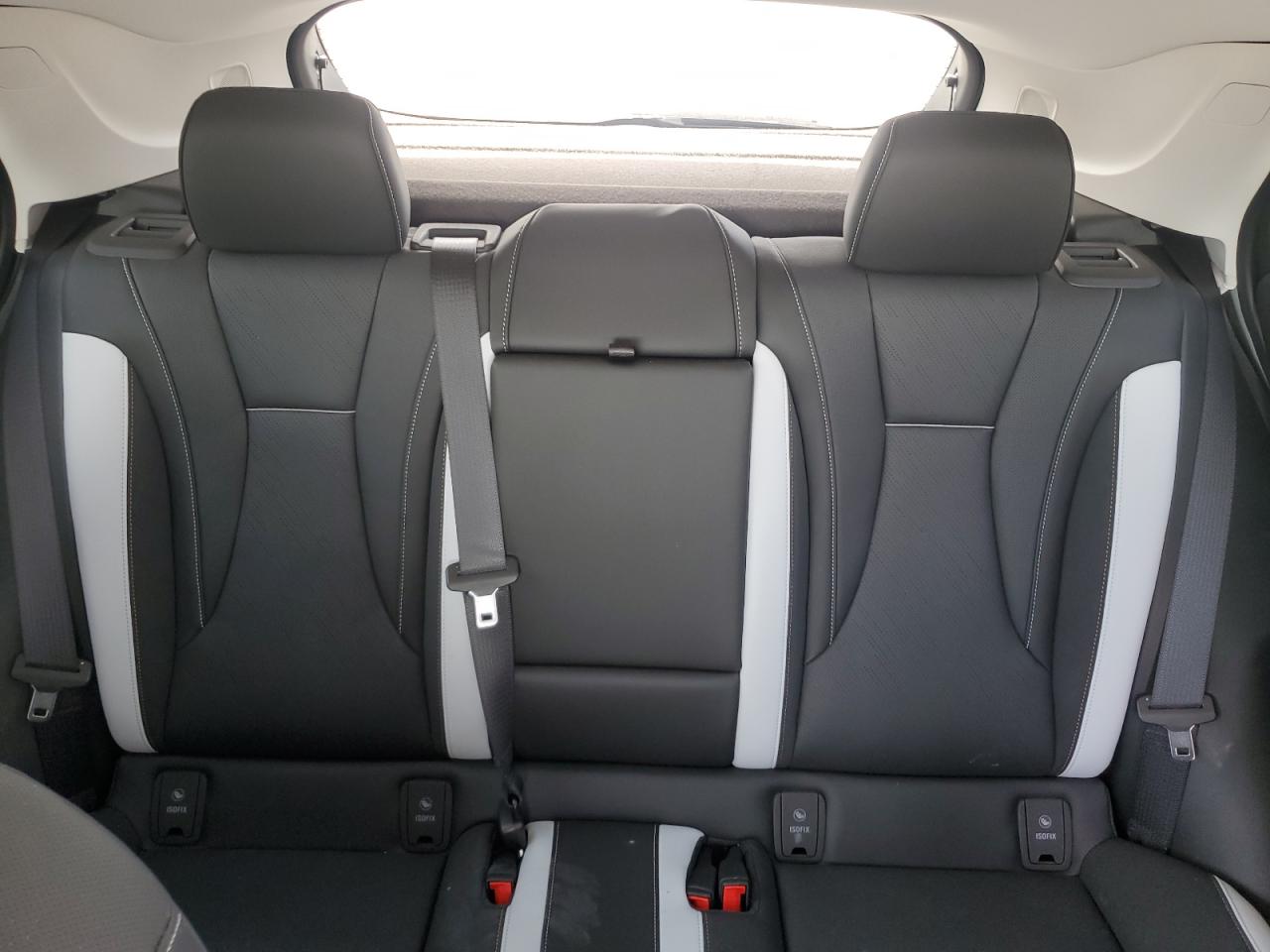 2024 Buick Envision Essence White vin: LRBFZPE45RD017921