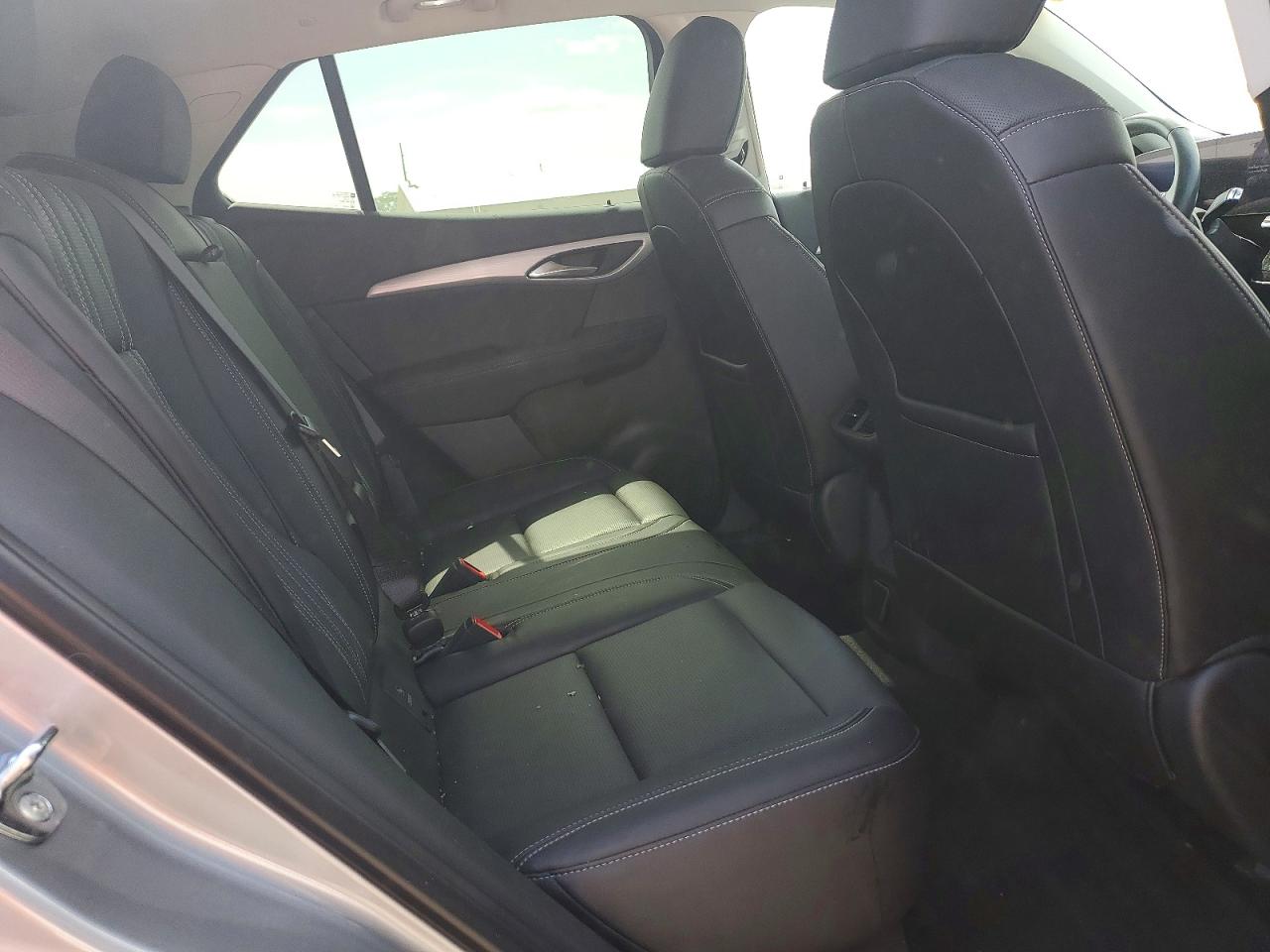 2024 Buick Envision Avenir Silver vin: LRBFZSE4XRD060945