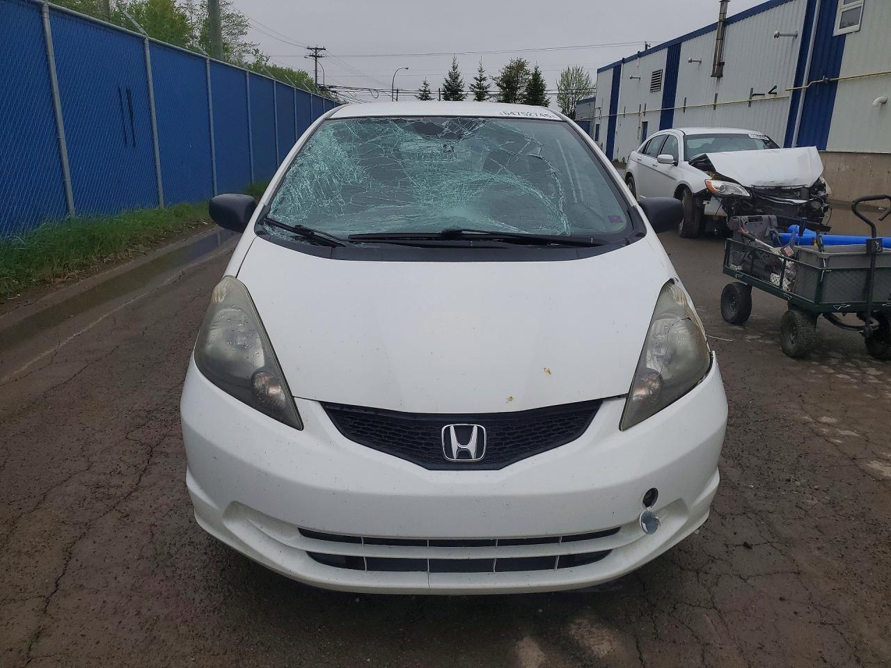 2014 Honda Fit Dx-a White vin: LUCGE8H33E3002159
