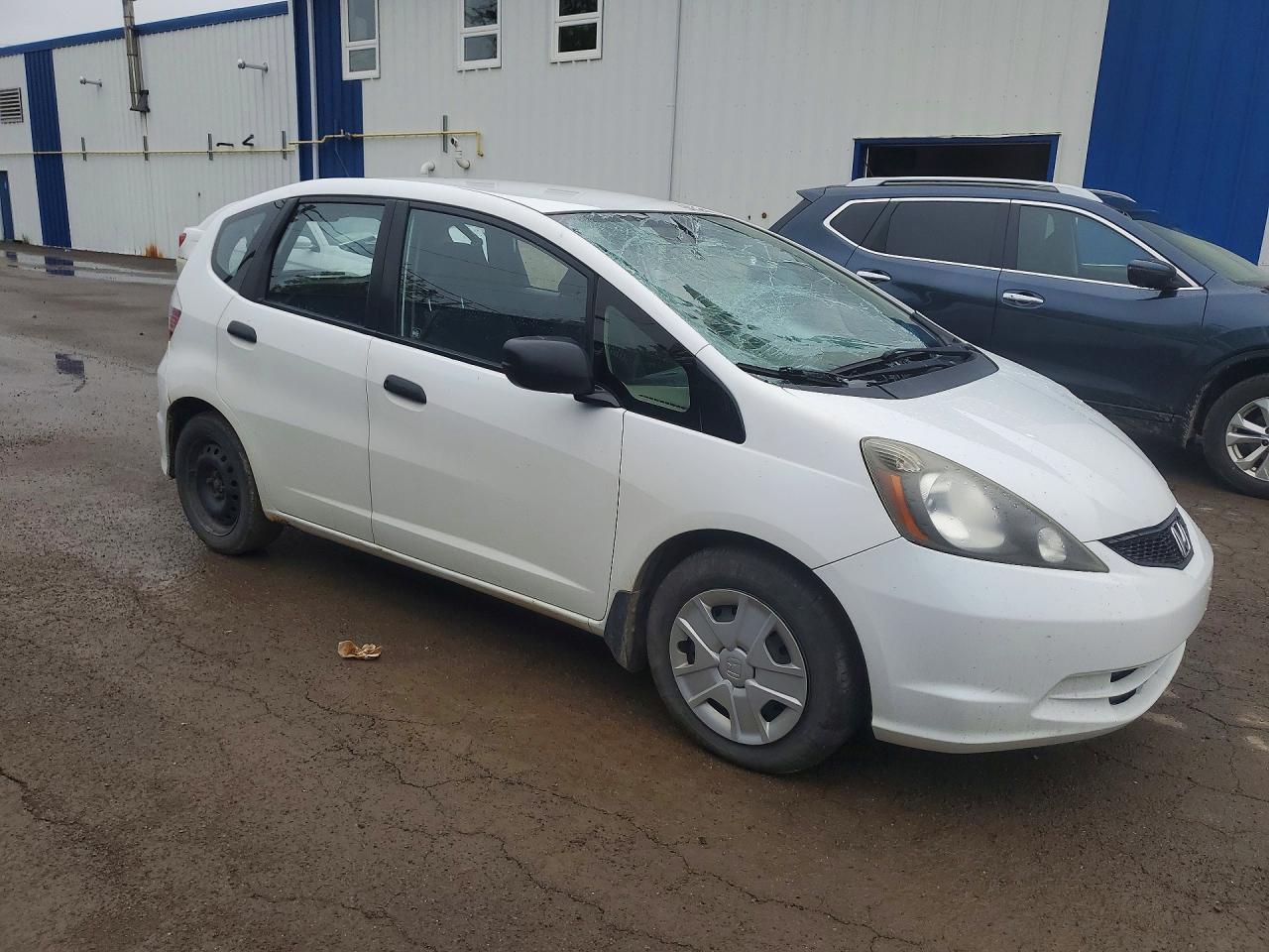 2014 Honda Fit Dx-a White vin: LUCGE8H33E3002159