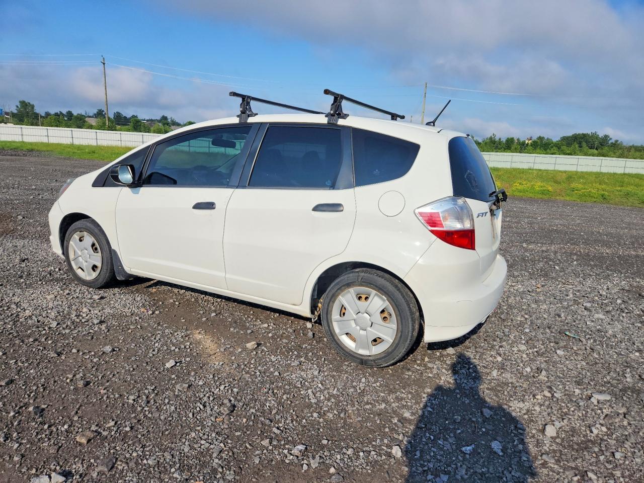 2013 Honda Fit Dx-a White vin: LUCGE8H34D3005182