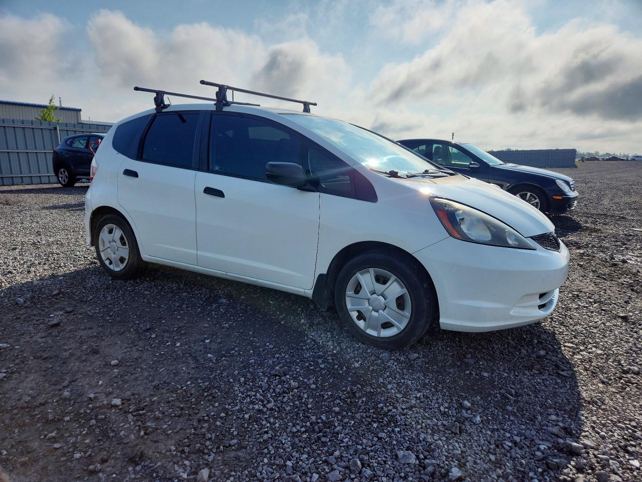 2013 Honda Fit Dx-a White vin: LUCGE8H34D3005182
