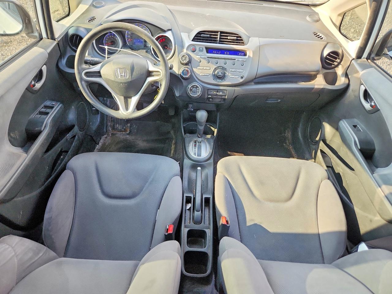 2013 Honda Fit Dx-a White vin: LUCGE8H34D3005182