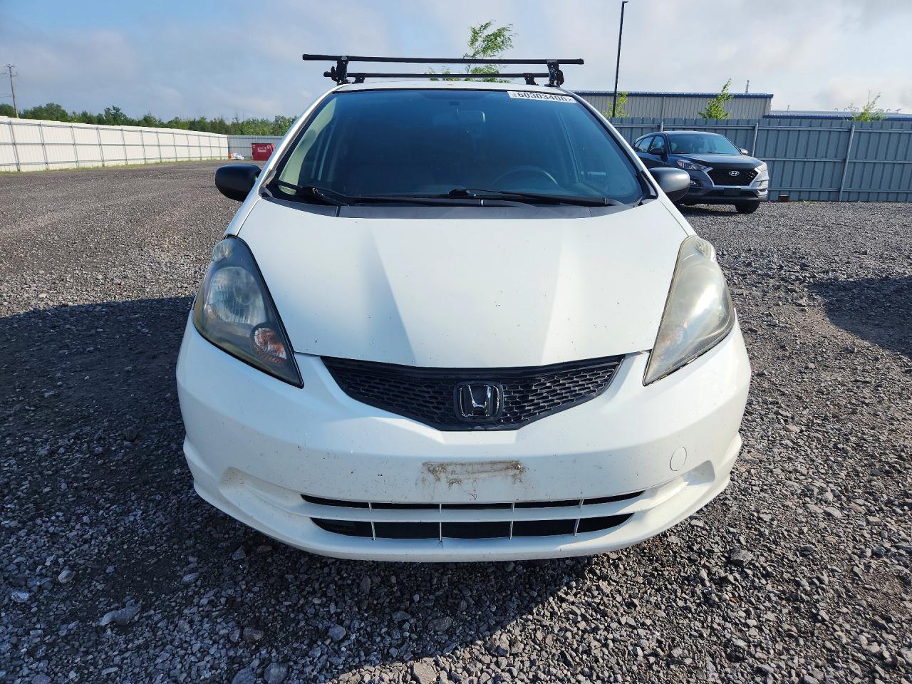 2013 Honda Fit Dx-a White vin: LUCGE8H34D3005182