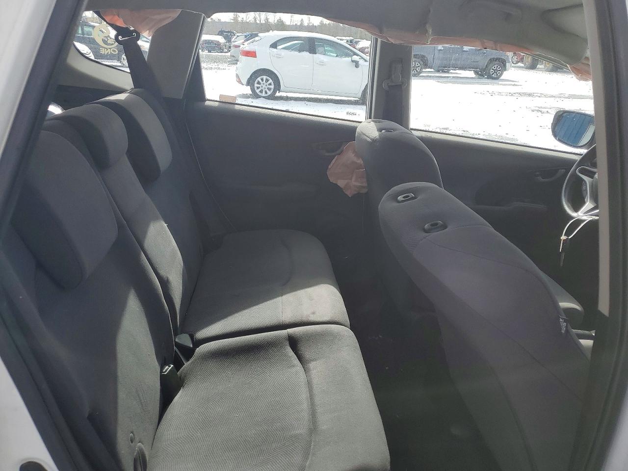 2013 Honda Fit Lx White vin: LUCGE8H56D3005587