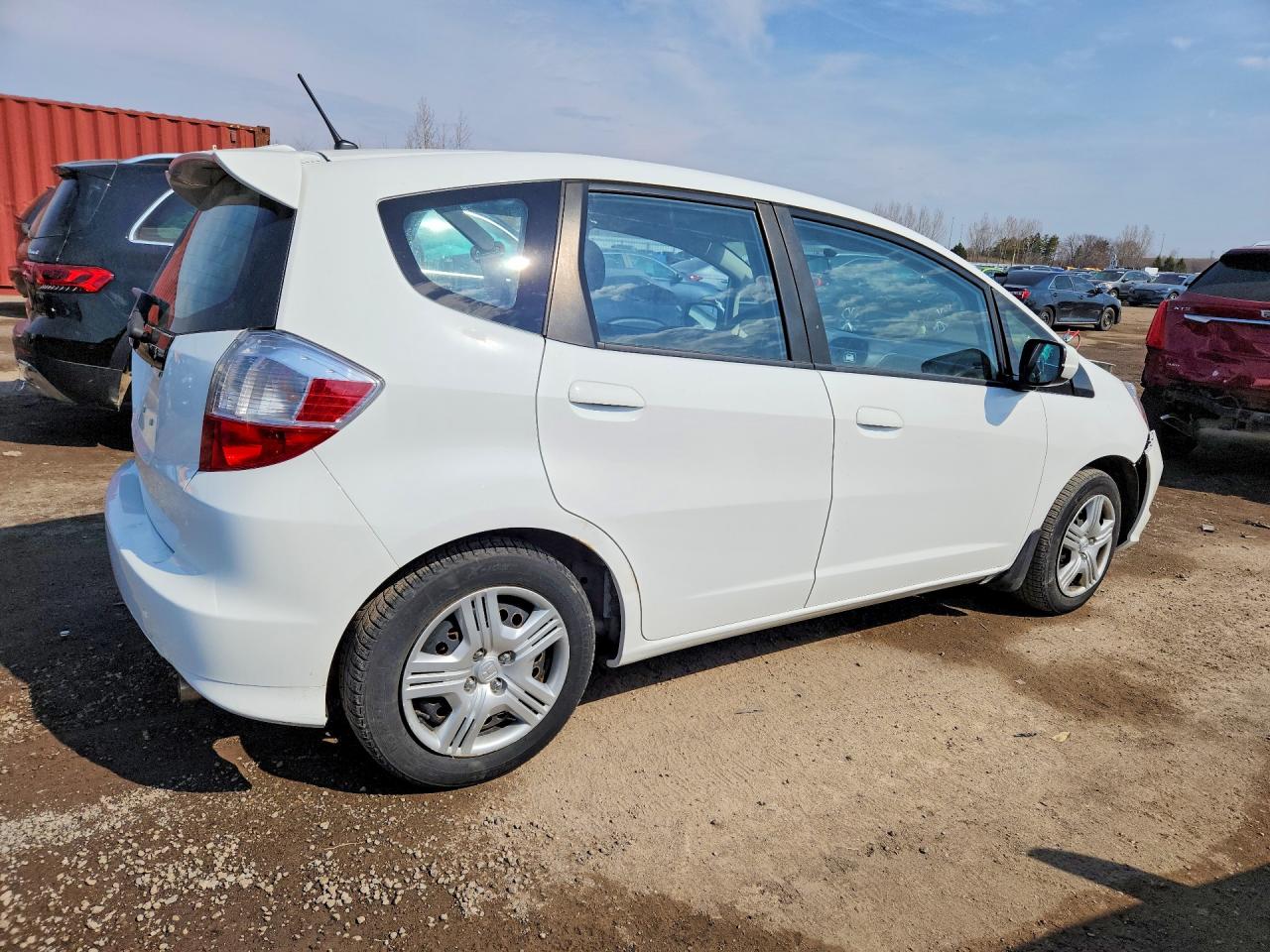 2014 Honda Fit Lx White vin: LUCGE8H56E3003436
