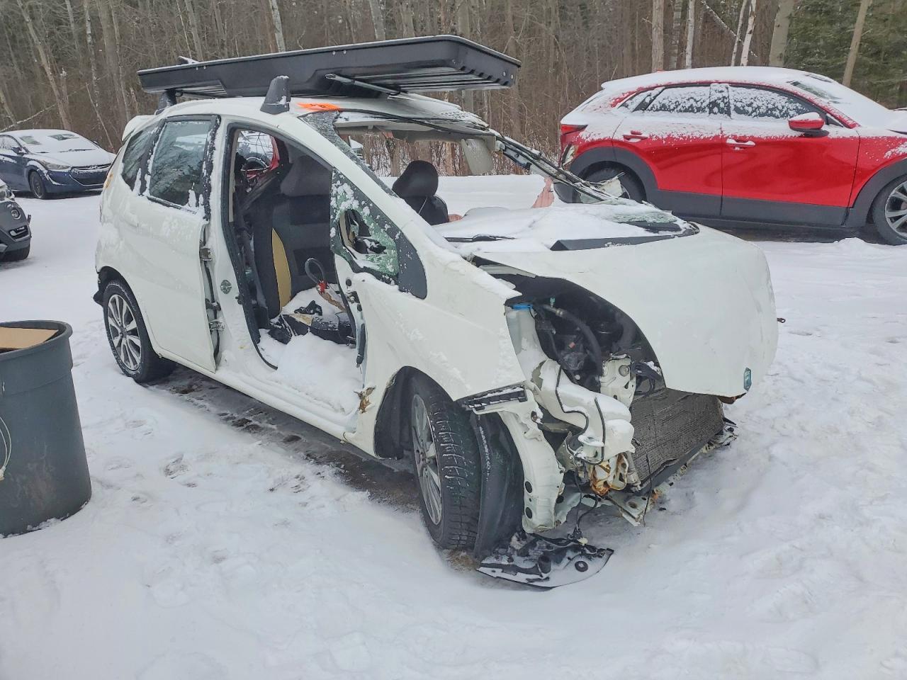 2014 Honda Fit Sport White vin: LUCGE8H78E3000247