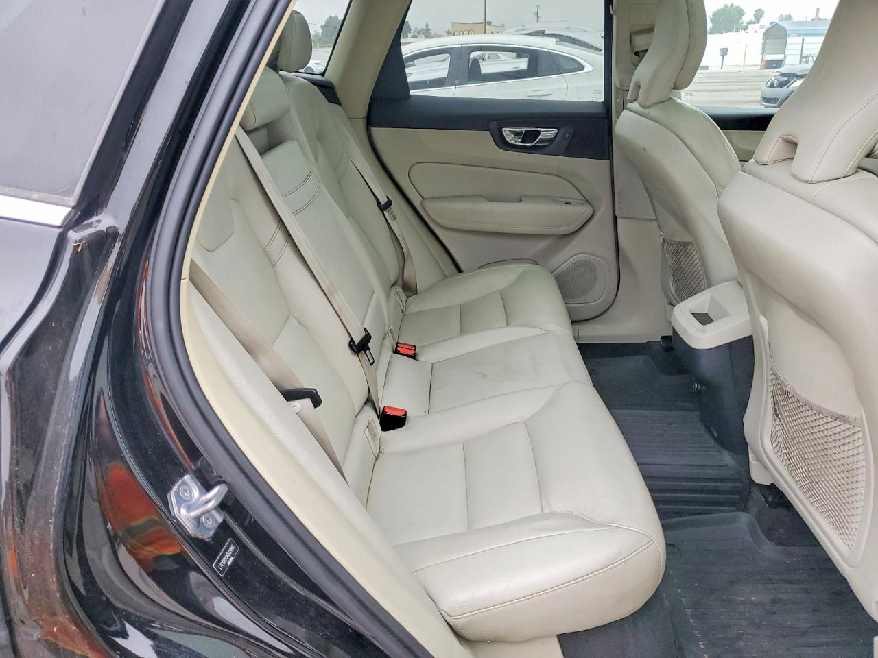 2019 Volvo Xc60 T5 Momentum Black vin: LYV102DK2KB224646