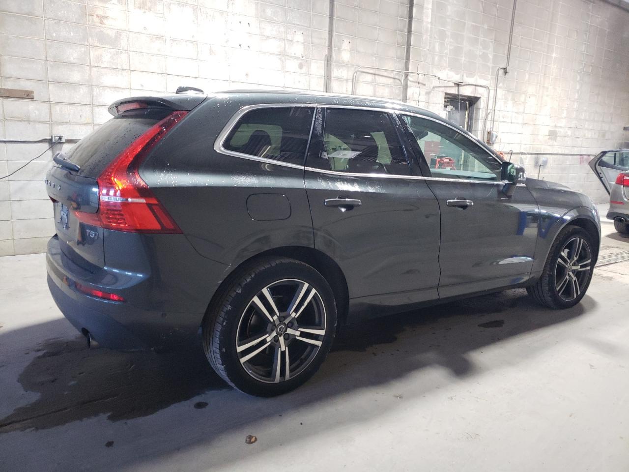 2018 Volvo Xc60 T5 Gray vin: LYV102RK0JB101693